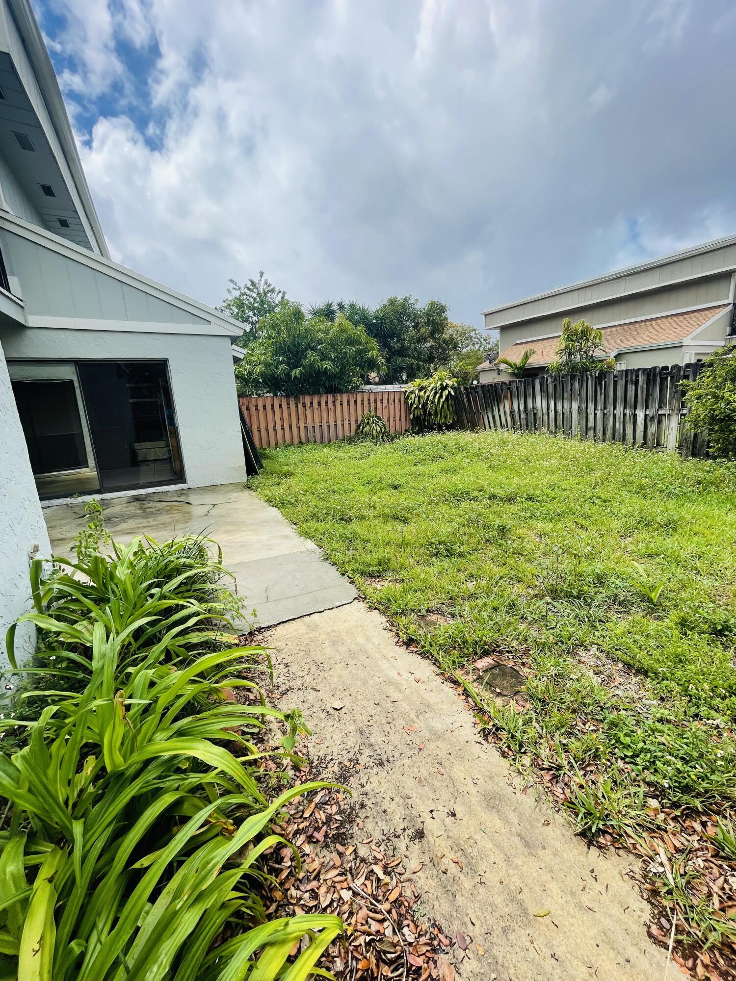Listing photo 4 for 617 NW 132nd Terrace Terrace Unit#617, Plantation, FL, 33325