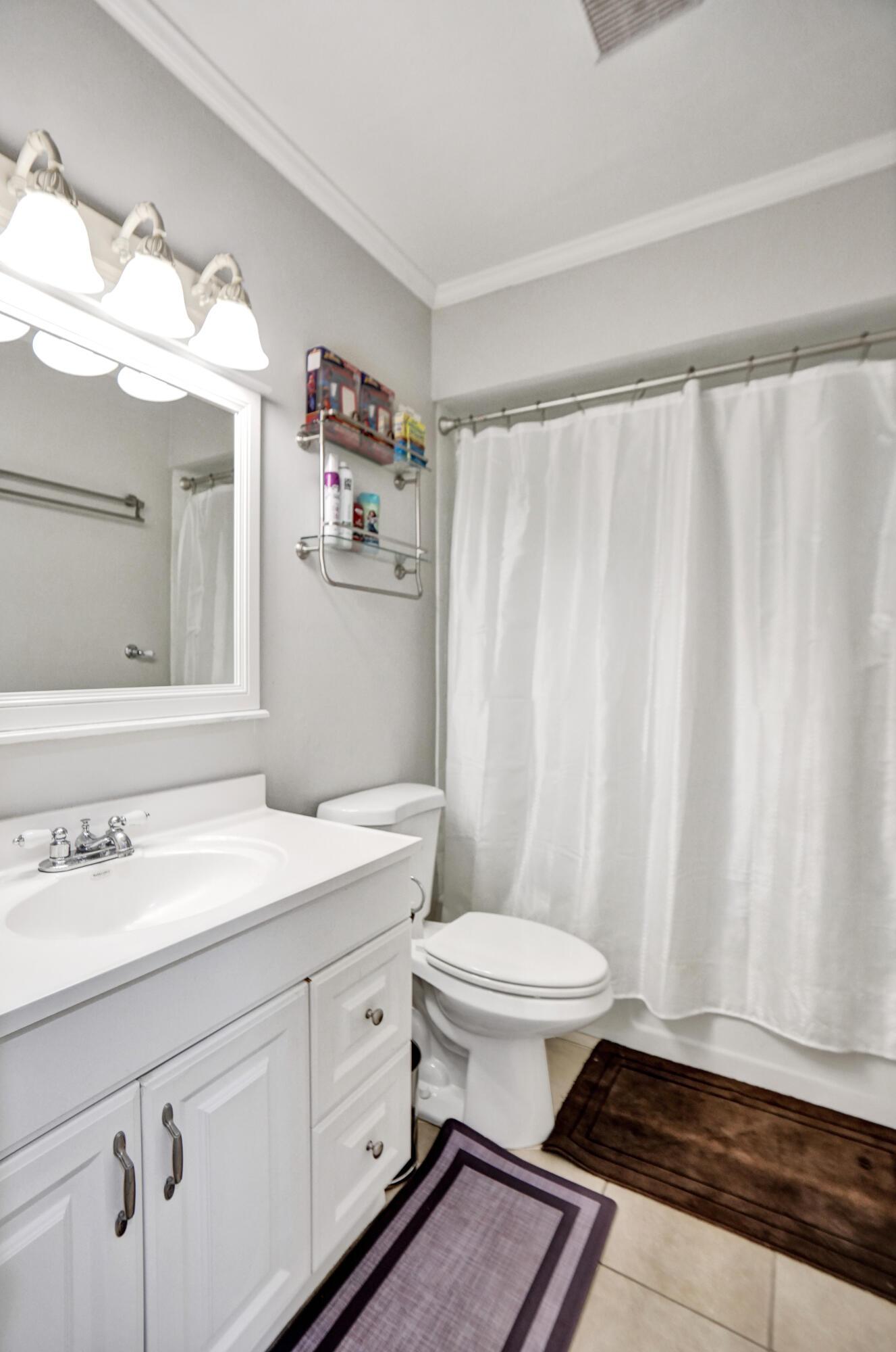 Listing photo 4 for 10501 NW 20th Court Court, Sunrise, FL, 33322