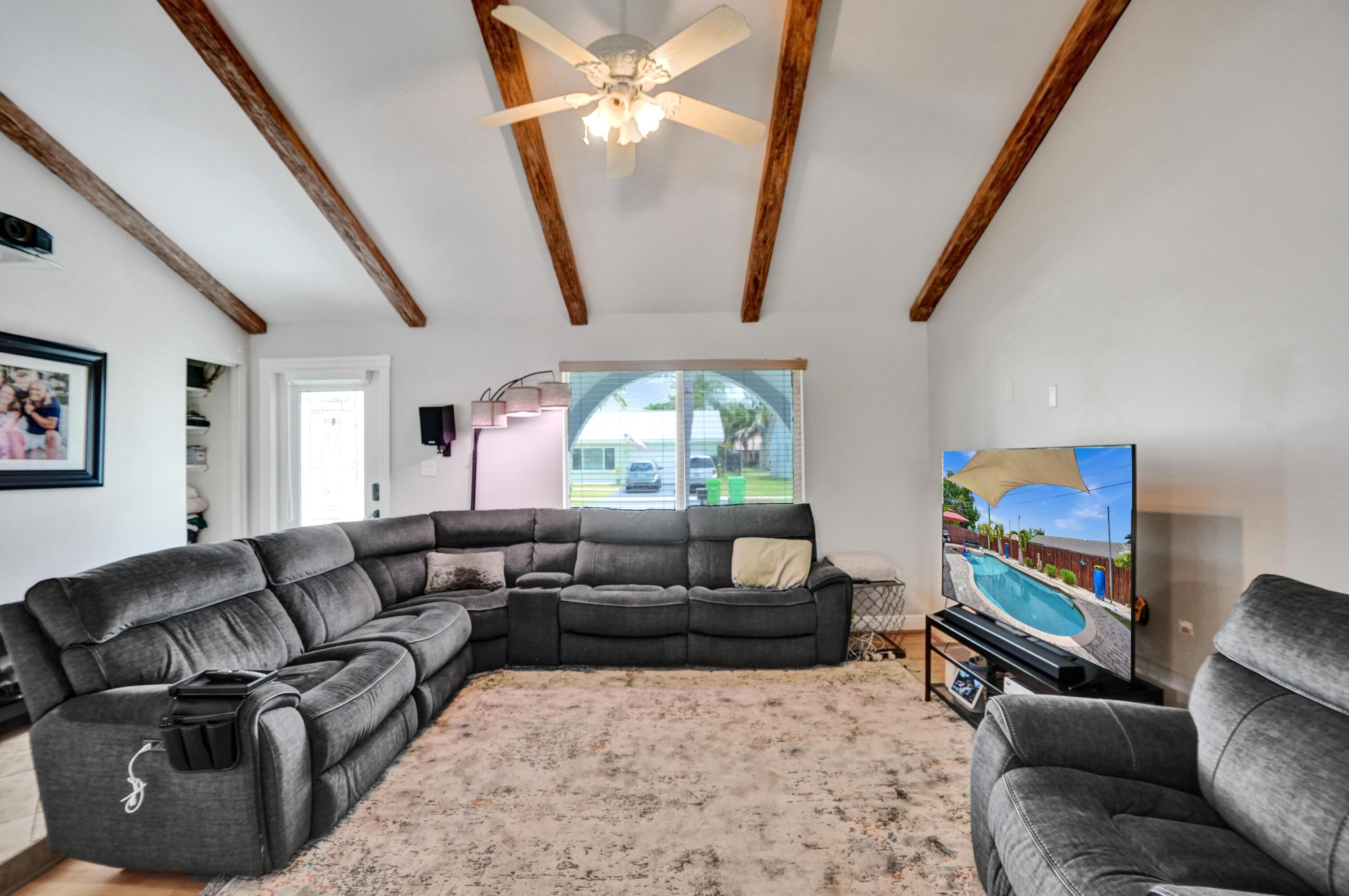Listing photo 6 for 10501 NW 20th Court Court, Sunrise, FL, 33322