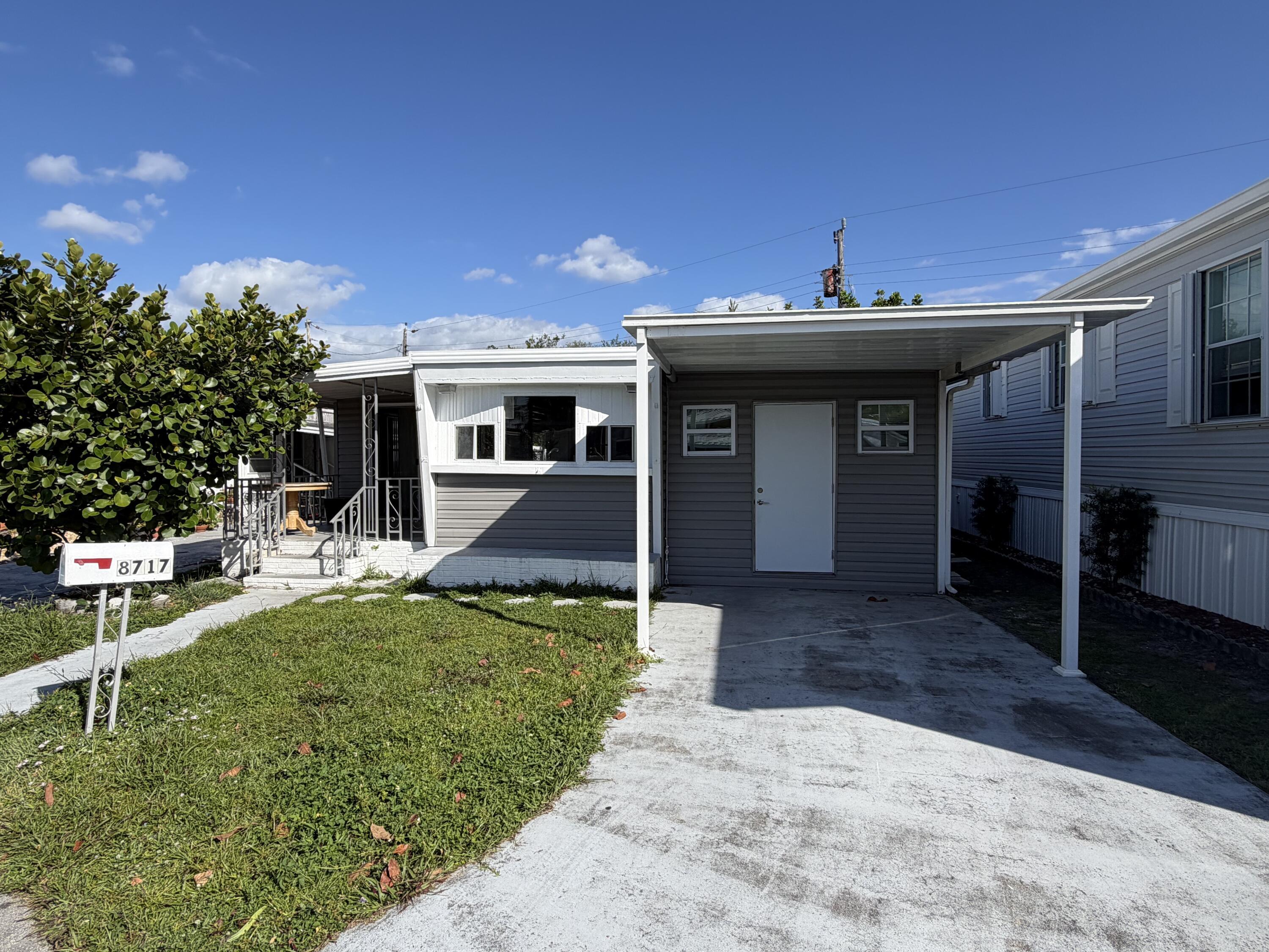 Listing photo 3 for 8717 SW 16th Place Place, Davie, FL, 33324