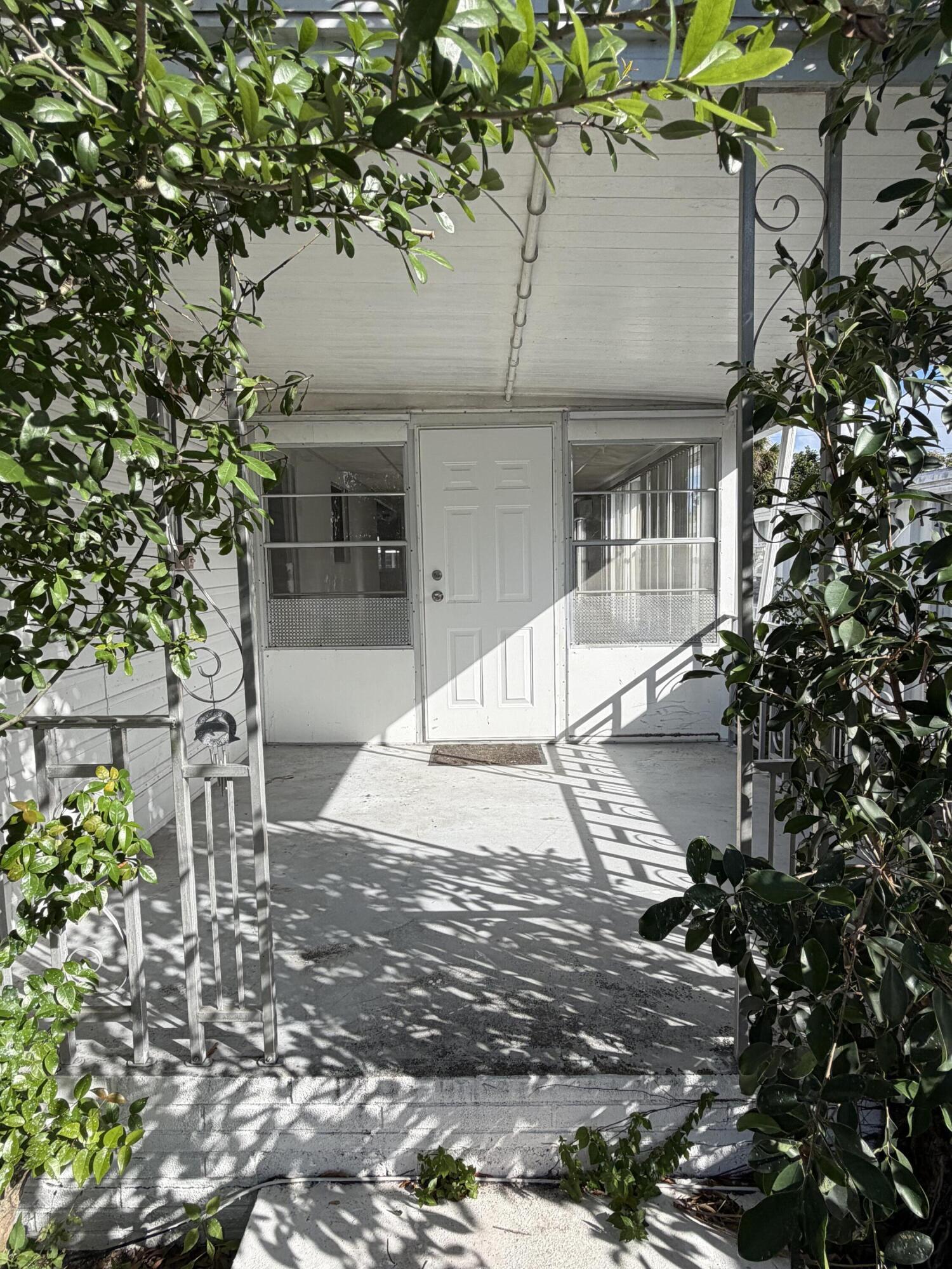 Listing photo 4 for 8717 SW 16th Place Place, Davie, FL, 33324
