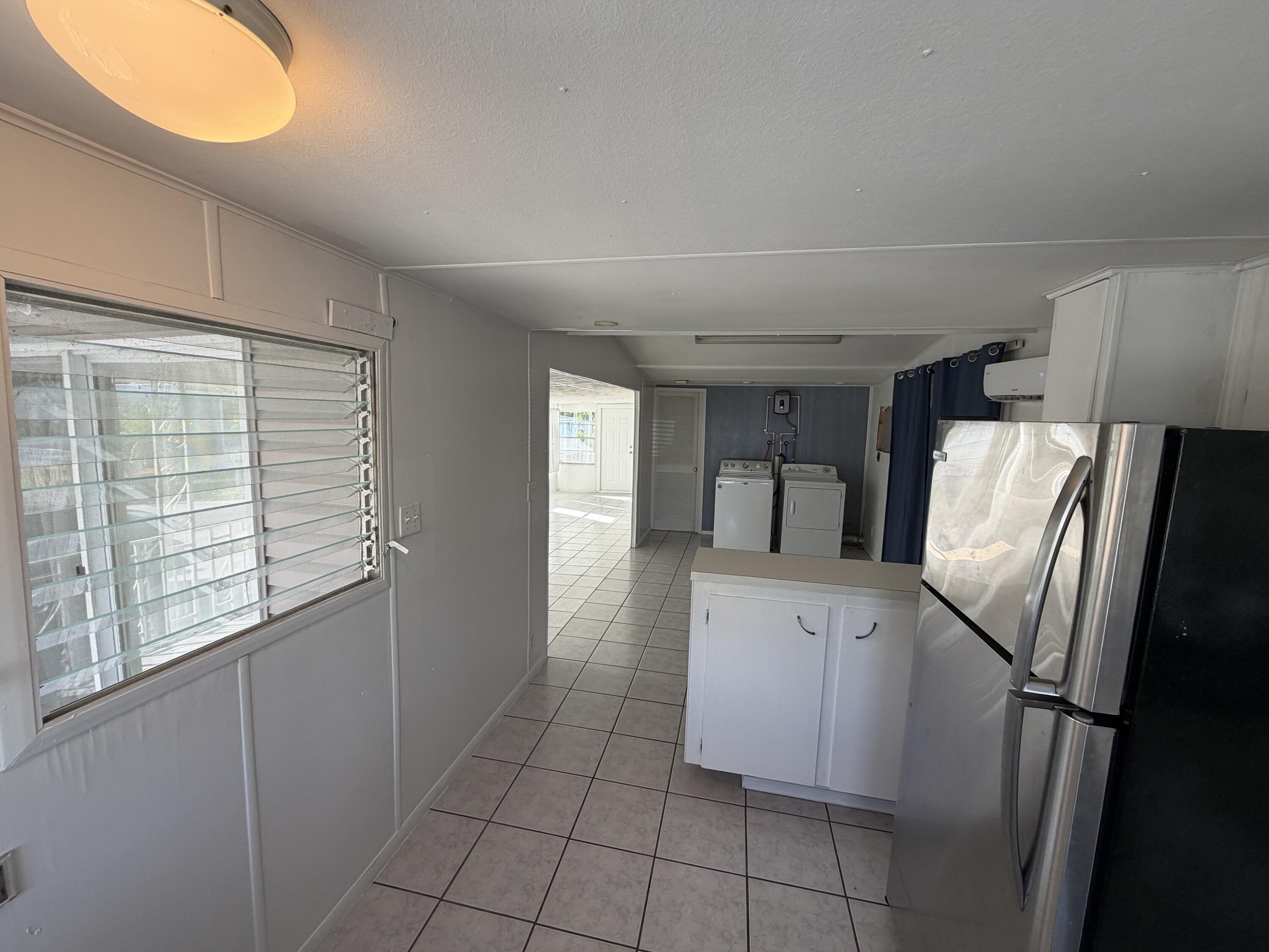 Listing photo 5 for 8717 SW 16th Place Place, Davie, FL, 33324