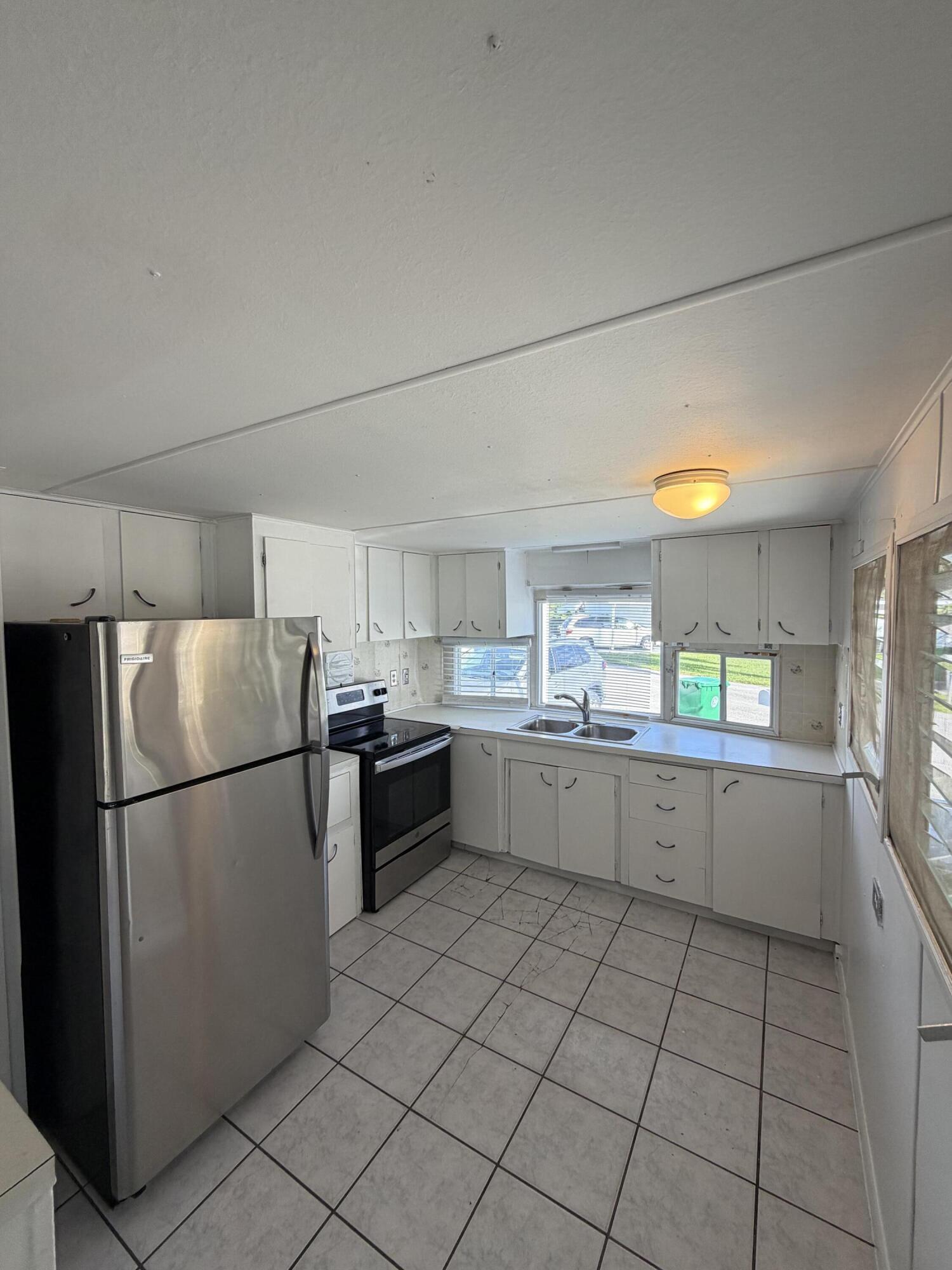 Listing photo 6 for 8717 SW 16th Place Place, Davie, FL, 33324
