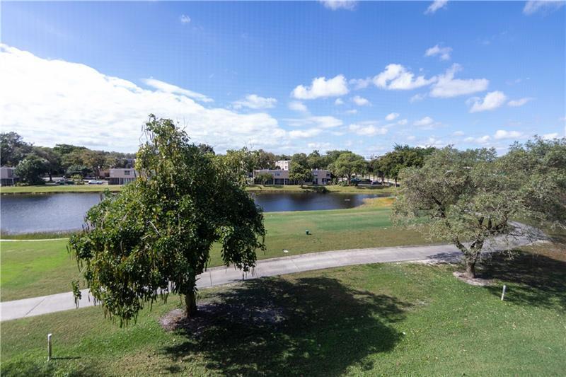 Listing photo 5 for 1811 Sabal Palm Drive Drive Unit#304, Davie, FL, 33324