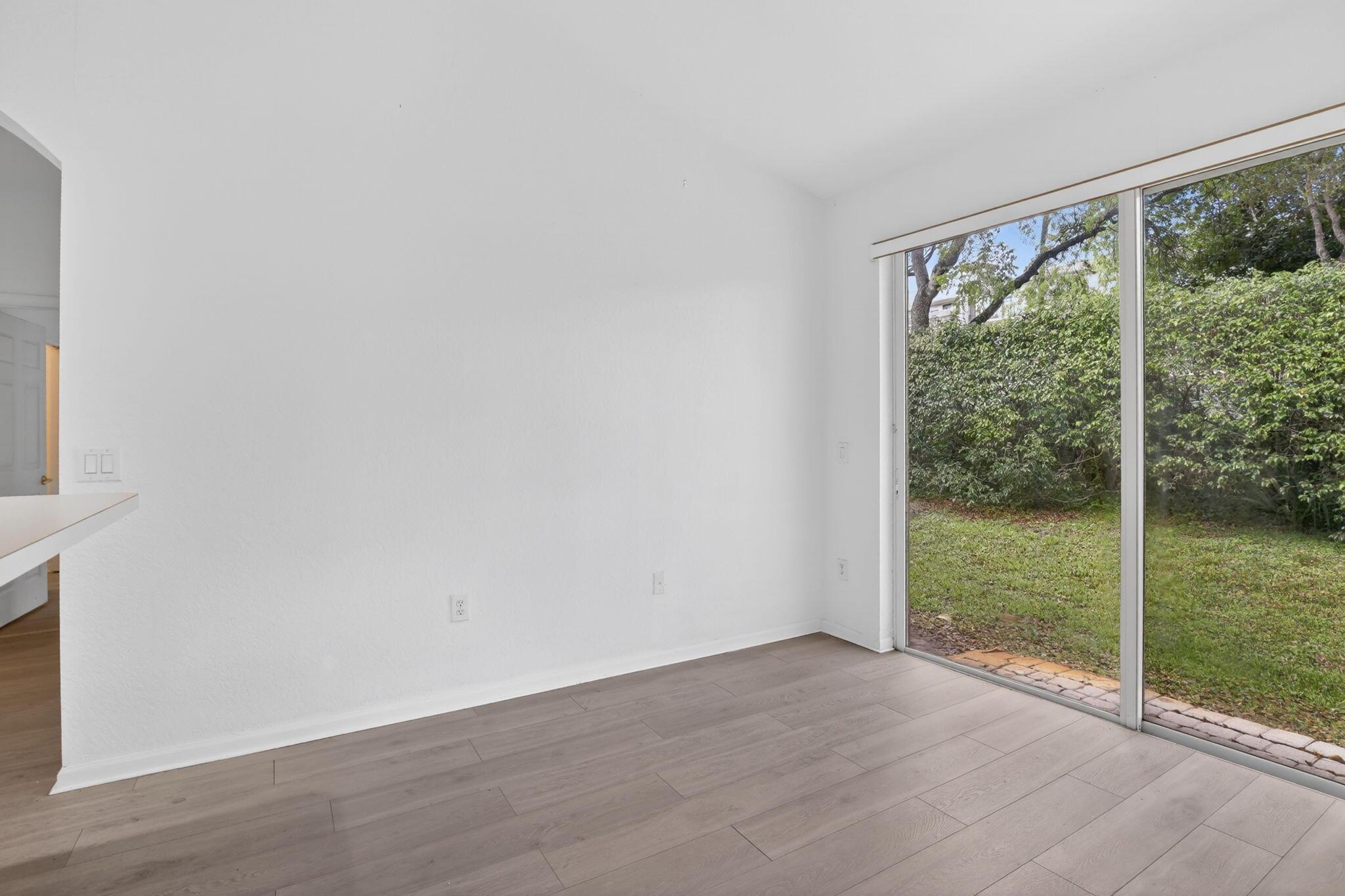Listing photo 2 for 7915 NW 20th Street Street, Pembroke Pines, FL, 33024