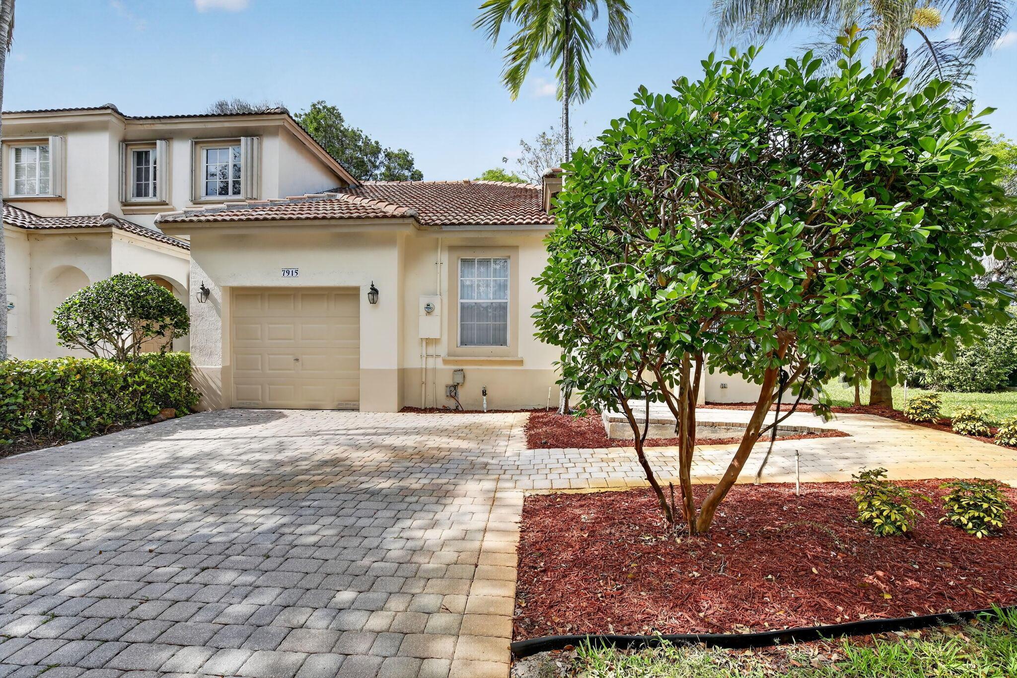 Listing photo 3 for 7915 NW 20th Street Street, Pembroke Pines, FL, 33024