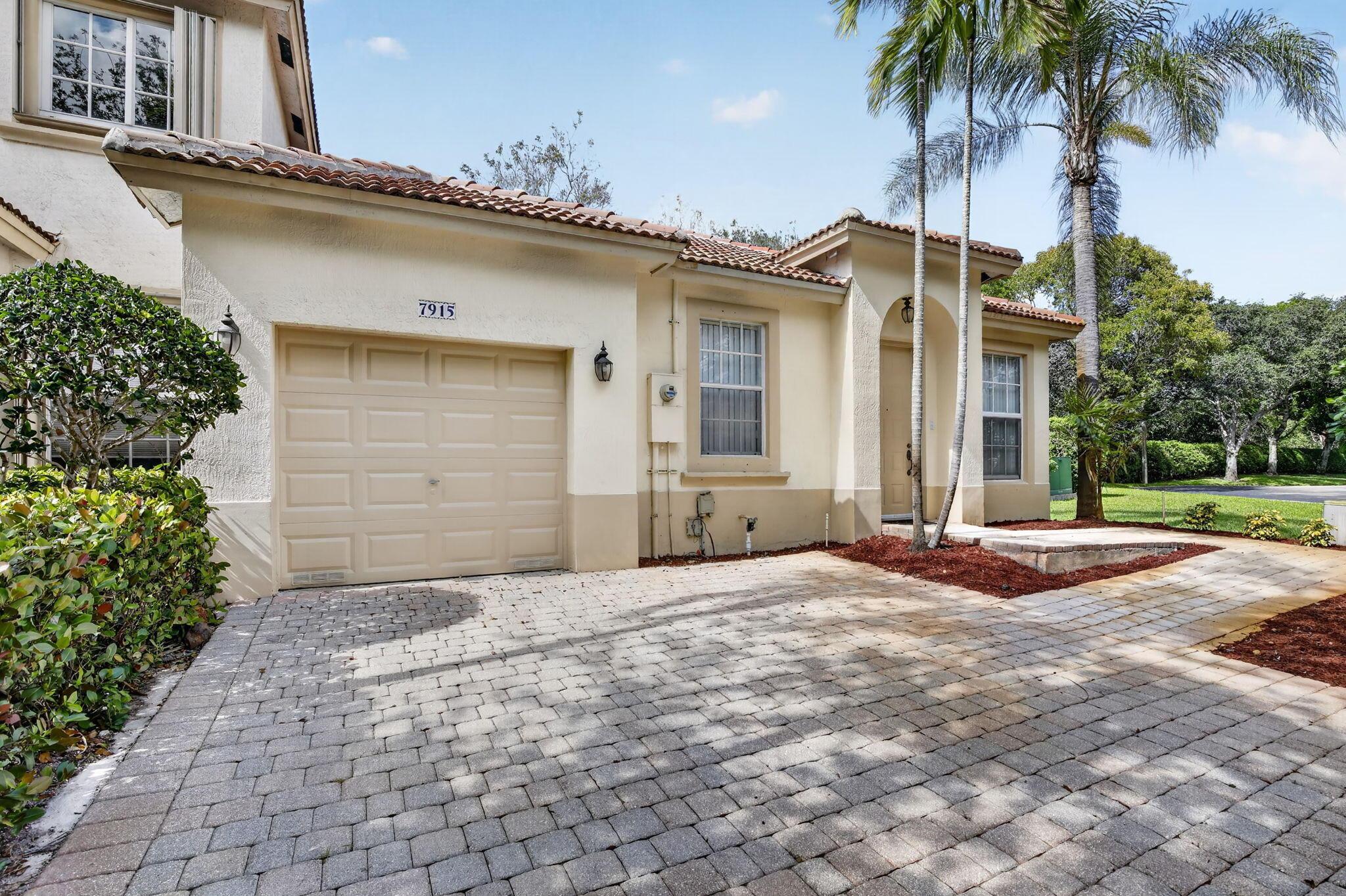 Listing photo 4 for 7915 NW 20th Street Street, Pembroke Pines, FL, 33024