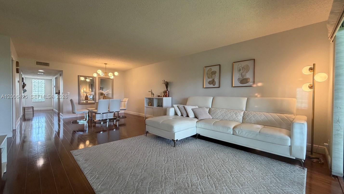 Listing photo 3 for 16551 Blatt Blvd Unit#205, Weston, FL, 33326