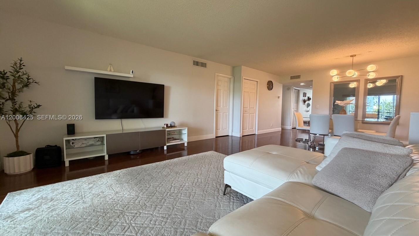 Listing photo 4 for 16551 Blatt Blvd Unit#205, Weston, FL, 33326