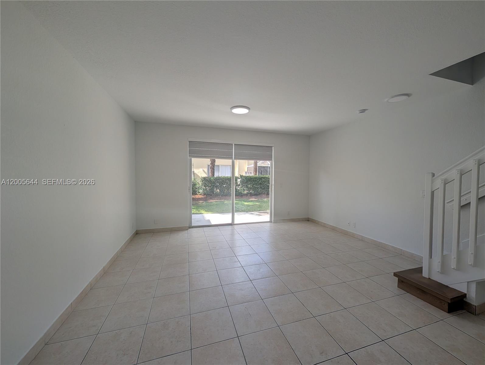 Listing photo 2 for 2143 Hacienda Ter, Weston, FL, 33327
