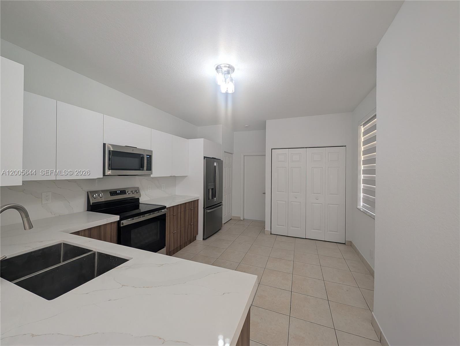 Listing photo 5 for 2143 Hacienda Ter, Weston, FL, 33327
