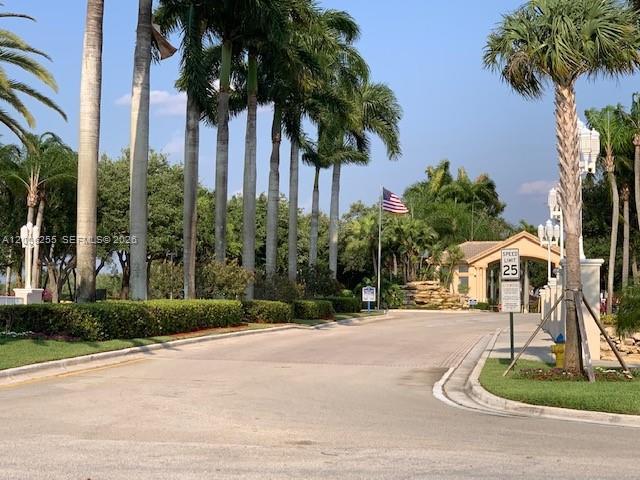 Listing photo 4 for 17001 NW 22nd St Unit#17001, Pembroke Pines, FL, 33028