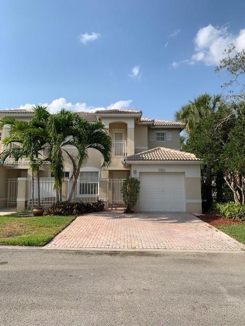 Listing photo 5 for 17001 NW 22nd St Unit#17001, Pembroke Pines, FL, 33028