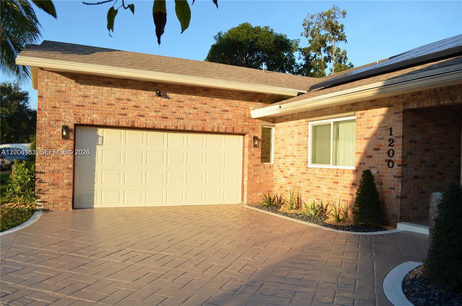 Listing photo 5 for 1200 NW 78th Ave, Plantation, FL, 33322