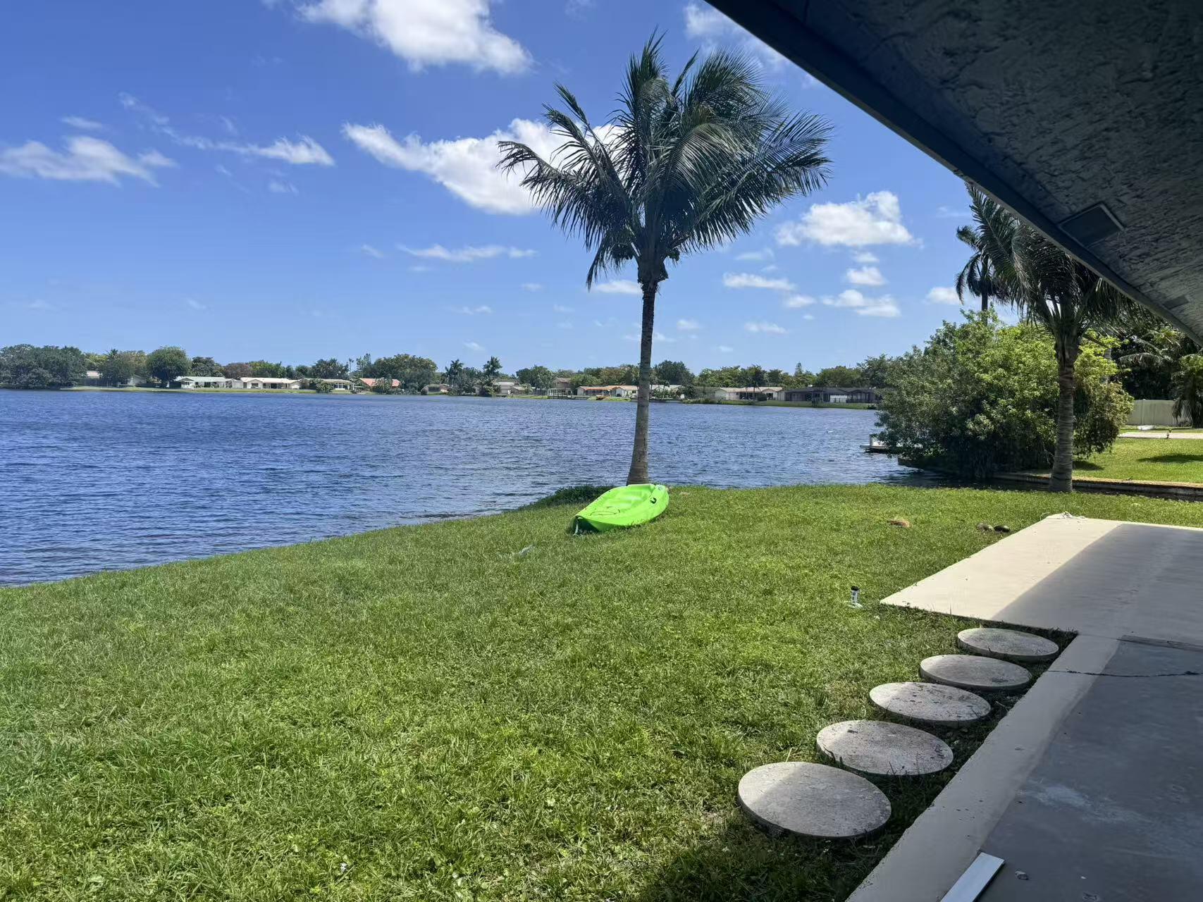 Listing photo 2 for 1600 SW 72nd Avenue Avenue, Plantation, FL, 33317