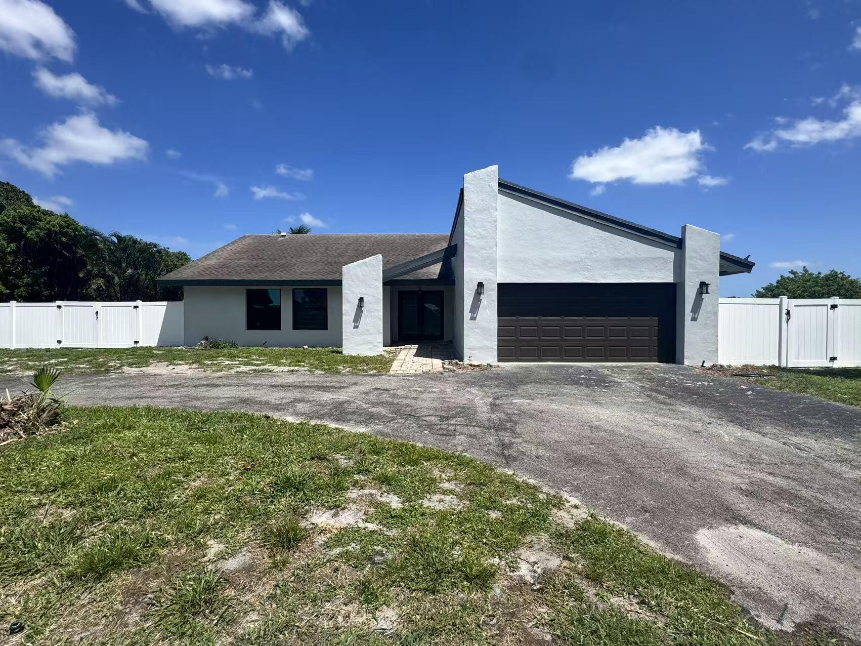 Listing photo 3 for 1600 SW 72nd Avenue Avenue, Plantation, FL, 33317