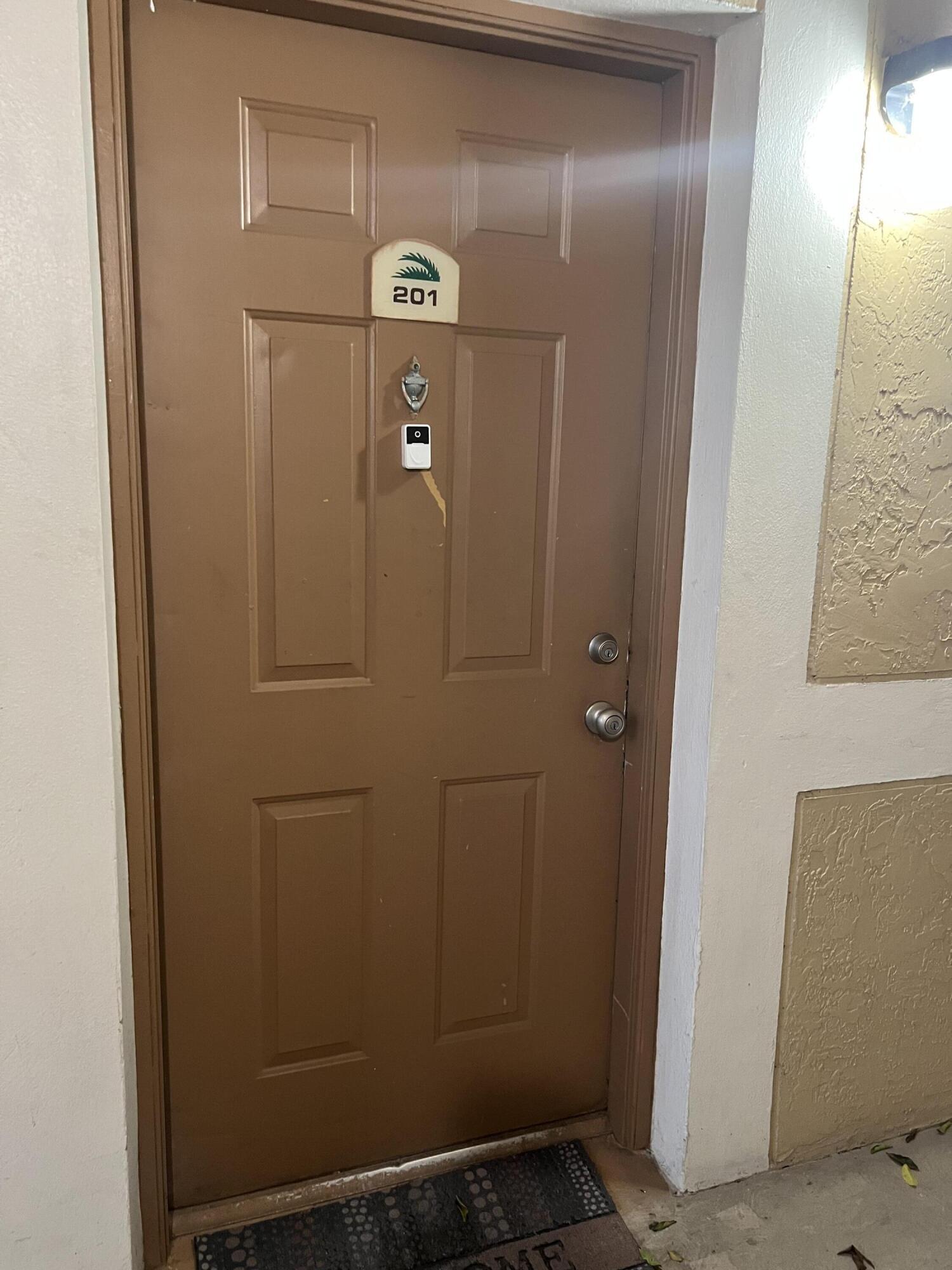 Listing photo 3 for 351 Palm Way Way Unit#201, Pembroke Pines, FL, 33025