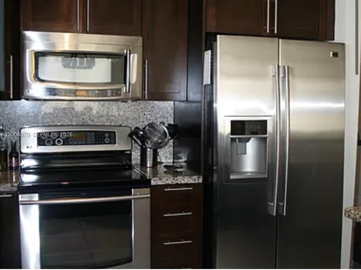 Listing photo 2 for 4117 Sapphire Bnd, Weston, FL, 33331