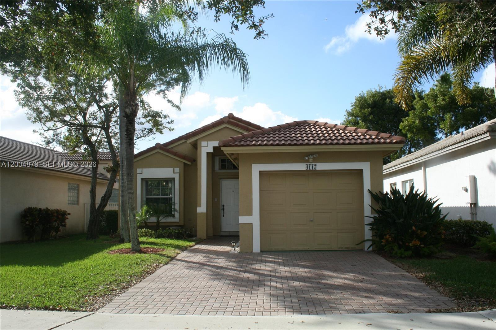Listing photo 3 for 4117 Sapphire Bnd, Weston, FL, 33331