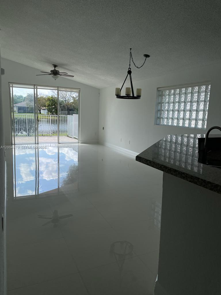 Listing photo 4 for 4117 Sapphire Bnd, Weston, FL, 33331