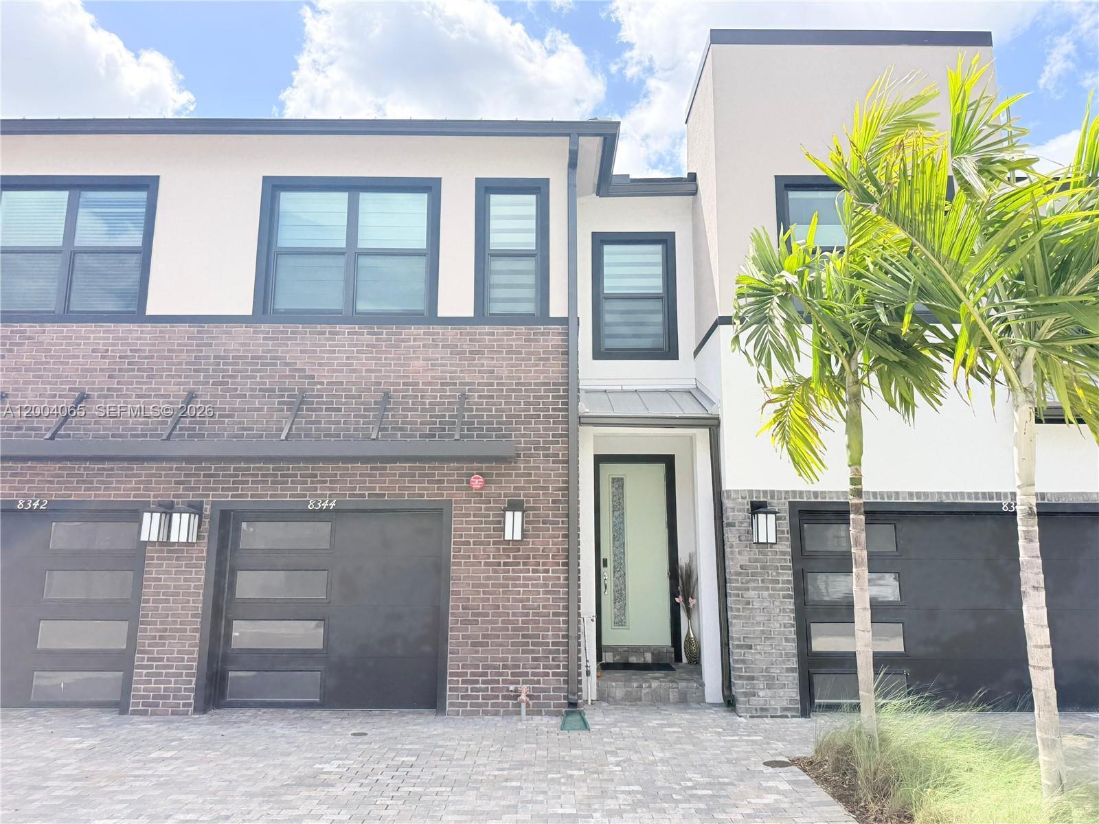Listing photo 3 for 8344 NW 7th Pl Unit#8344, Plantation, FL, 33324