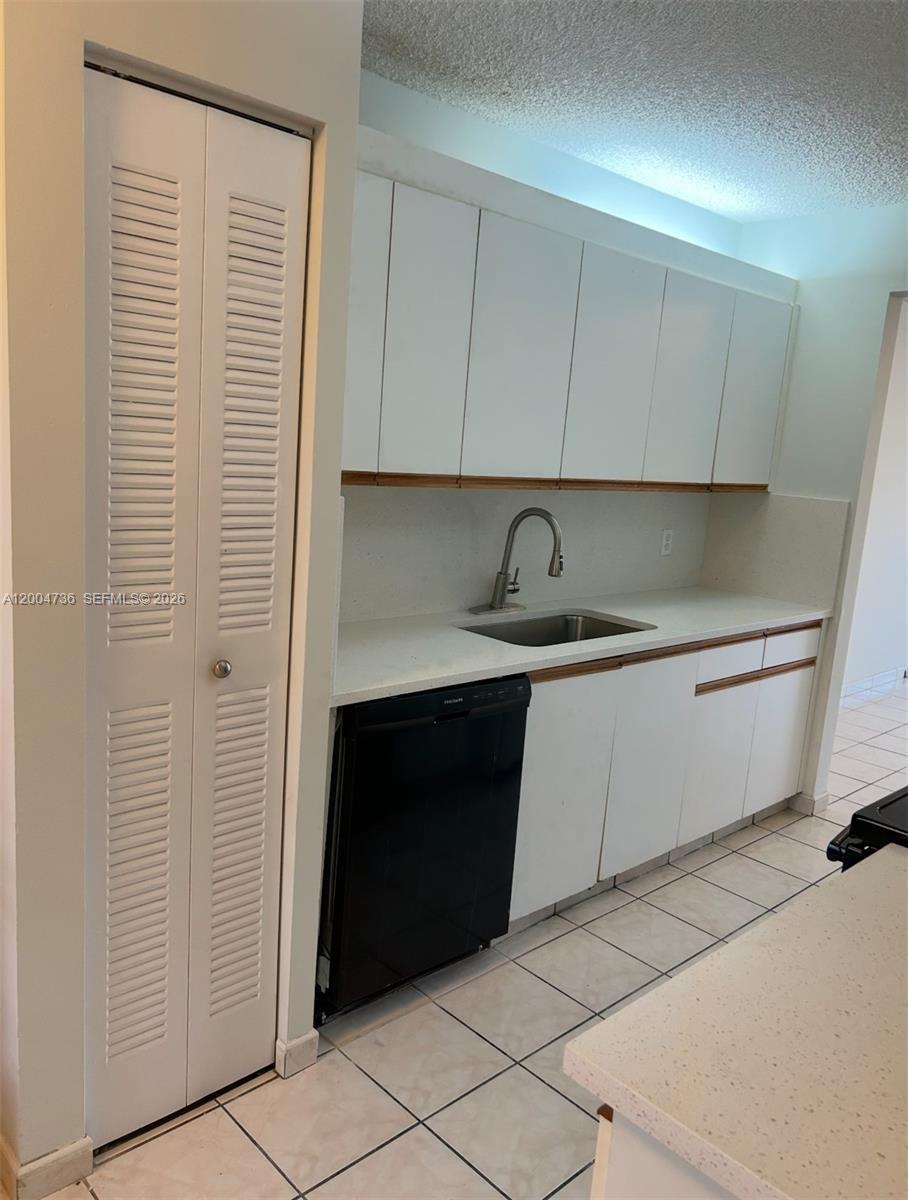 Listing photo 3 for 12501 SW 14th St Unit#315R, Pembroke Pines, FL, 33027