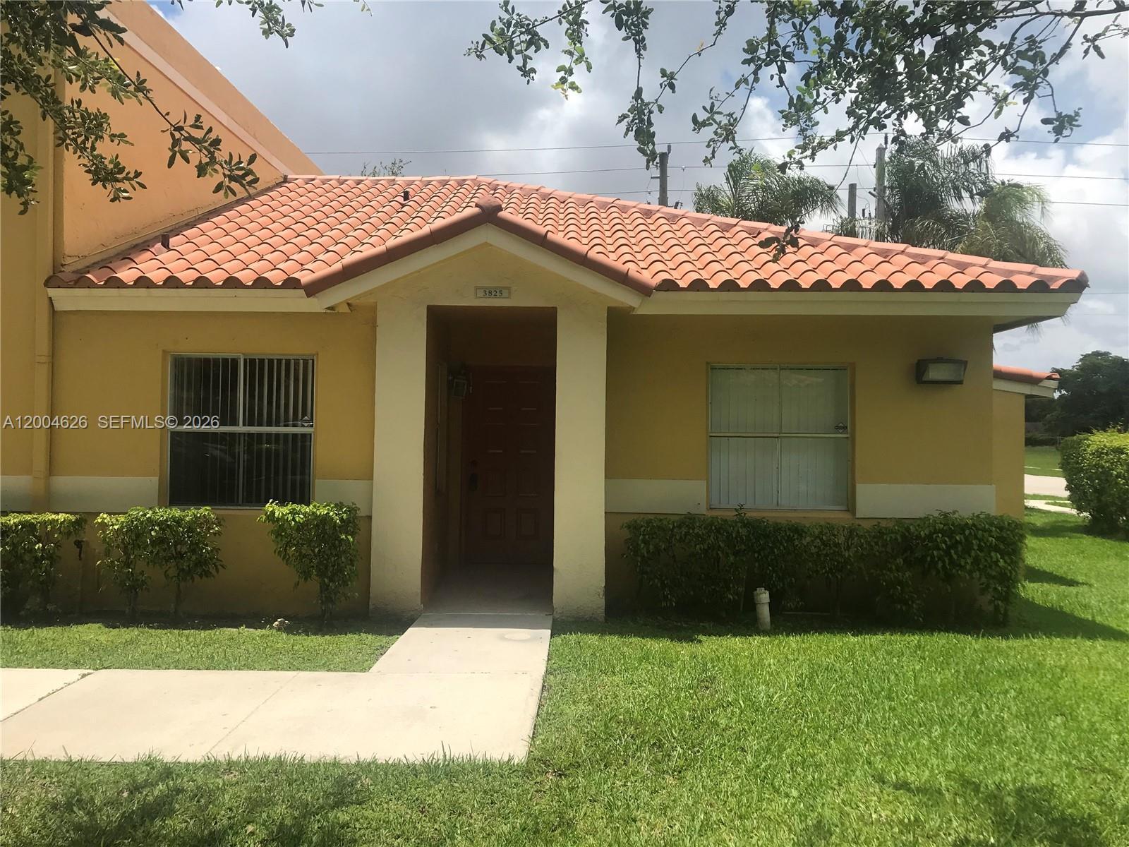 Listing photo 4 for 3825 NW 90th Ave Unit#3825, Sunrise, FL, 33351