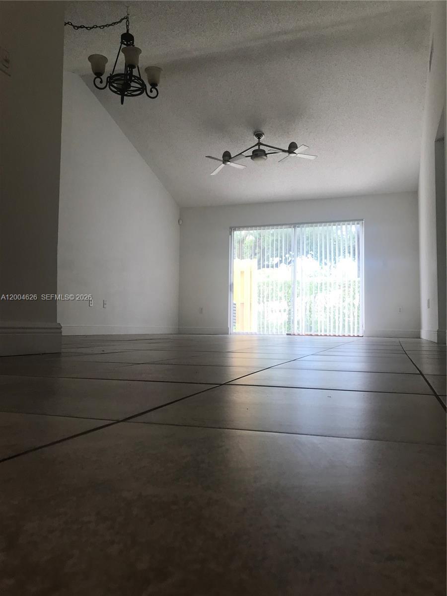 Listing photo 5 for 3825 NW 90th Ave Unit#3825, Sunrise, FL, 33351