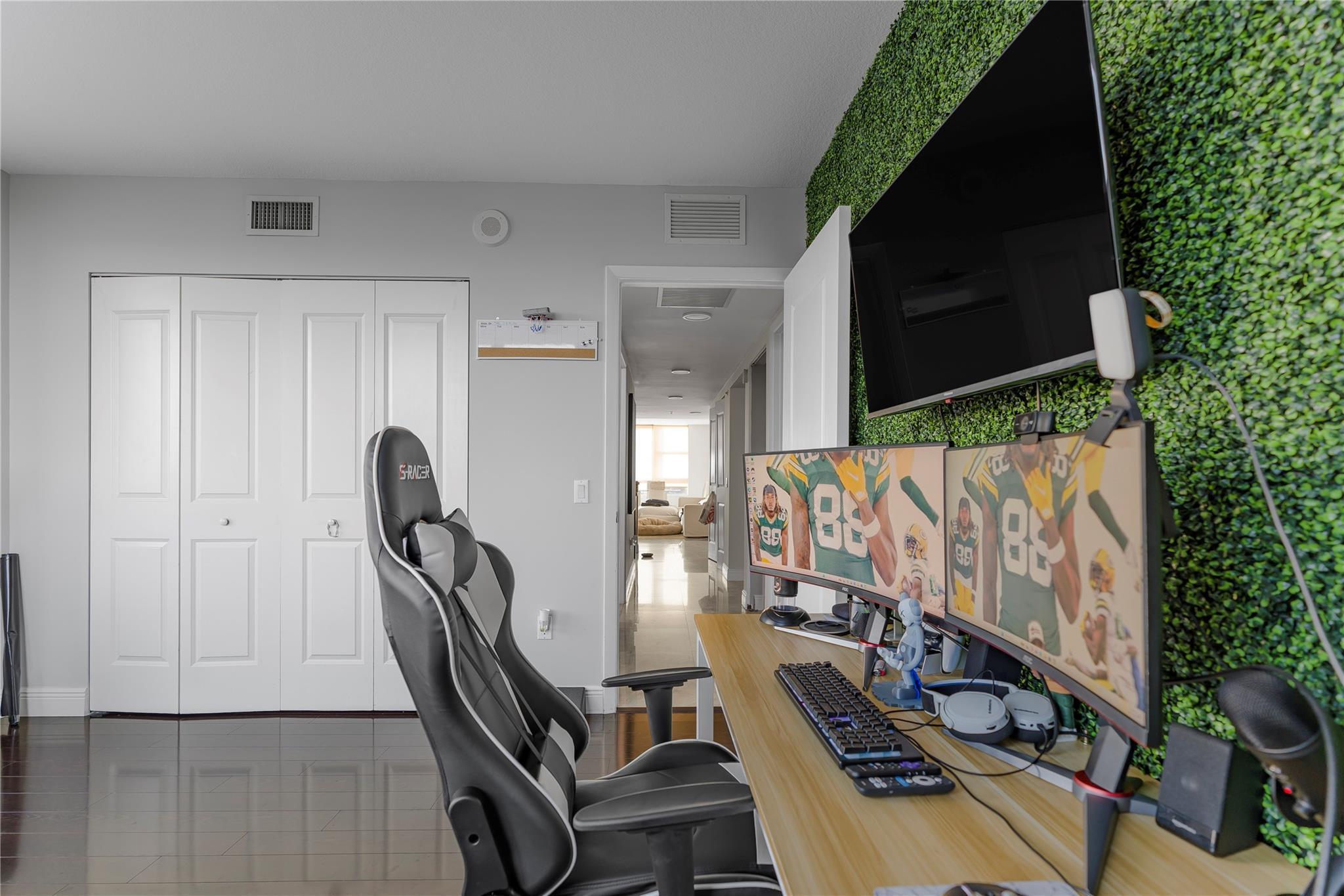 Listing photo 2 for 2641 N Flamingo Road Road Unit#901n, Sunrise, FL, 33323