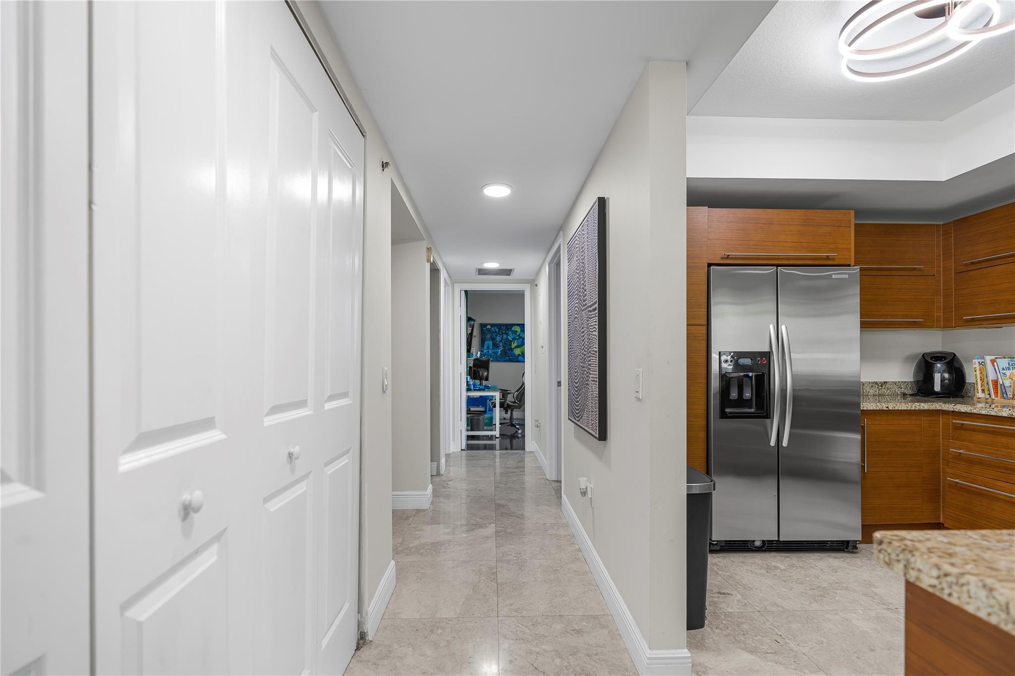 Listing photo 4 for 2641 N Flamingo Road Road Unit#901n, Sunrise, FL, 33323