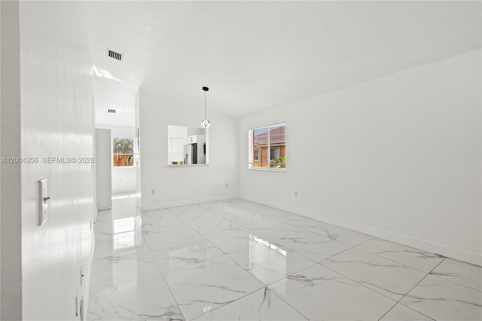 Listing photo 2 for 631 NW 79th Ter Unit#204, Pembroke Pines, FL, 33024