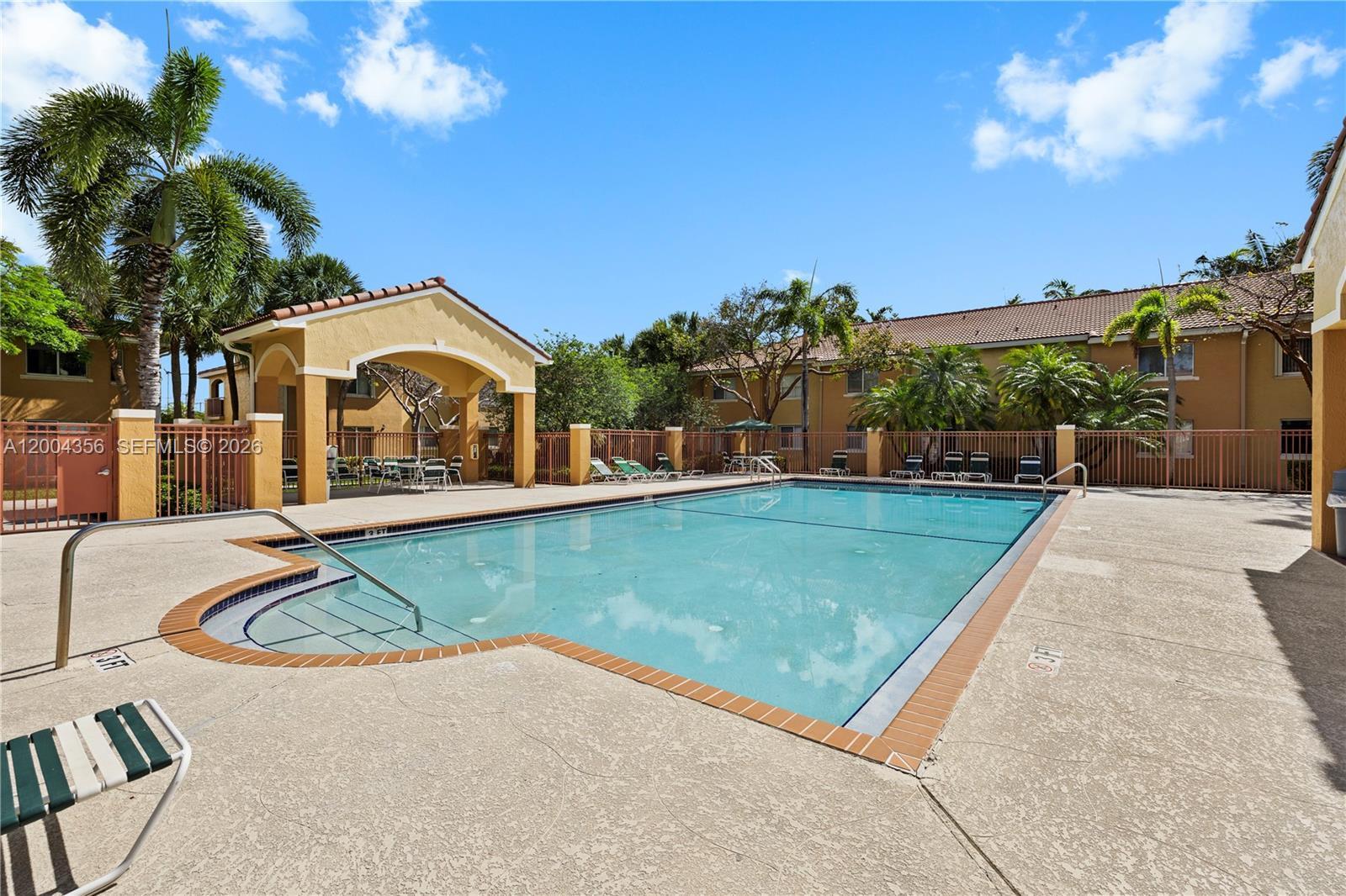 Listing photo 3 for 631 NW 79th Ter Unit#204, Pembroke Pines, FL, 33024
