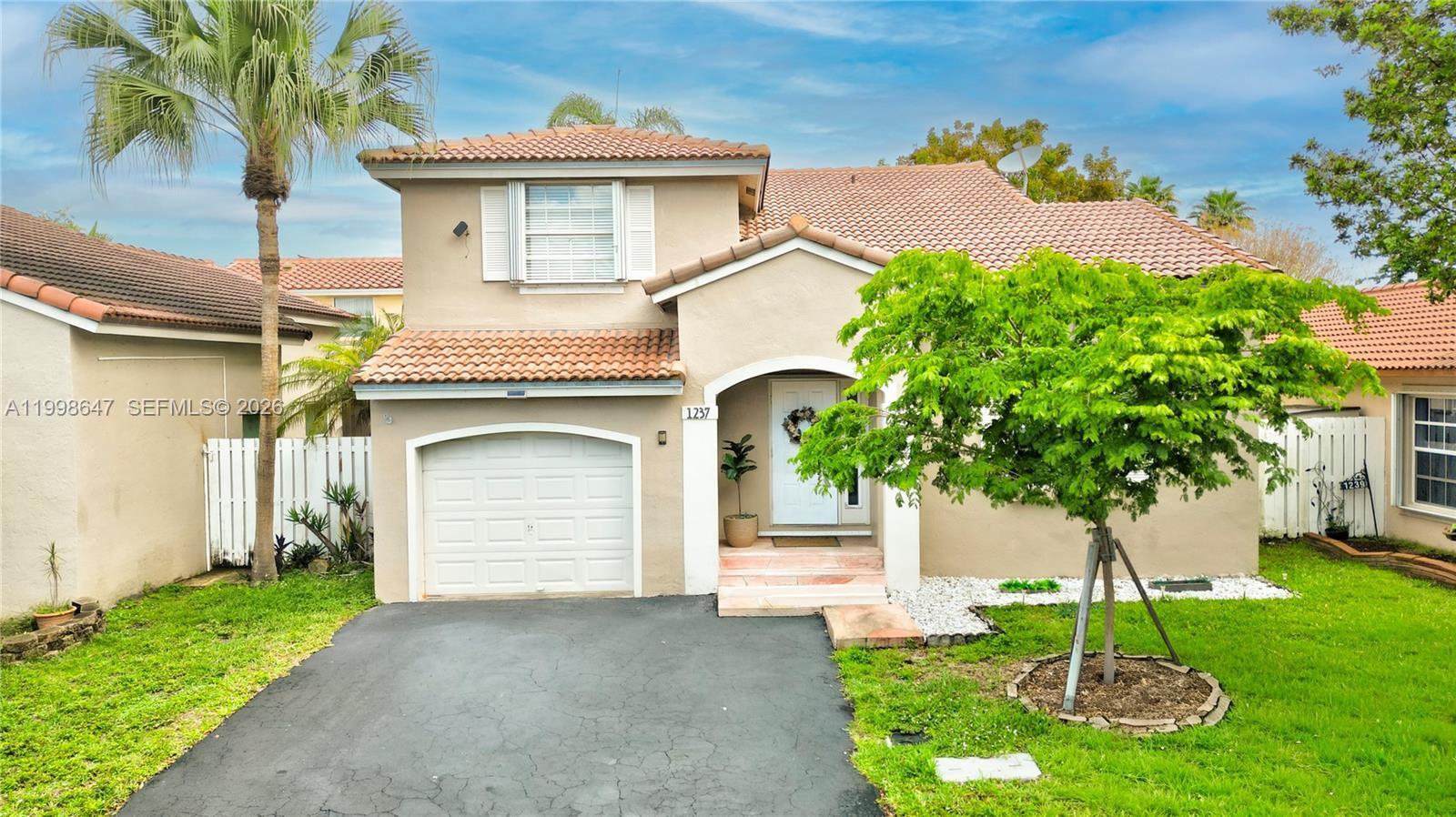 Listing photo 4 for 1237 NW 125th Ter, Sunrise, FL, 33323