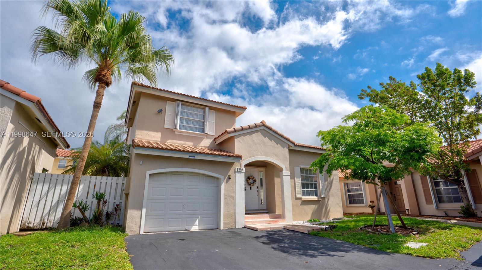 Listing photo 5 for 1237 NW 125th Ter, Sunrise, FL, 33323