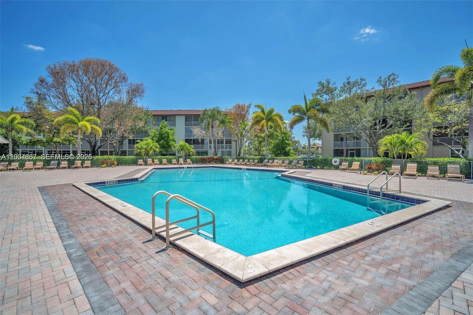 Listing photo 4 for 12651 SW 16th Ct Unit#304B, Pembroke Pines, FL, 33027