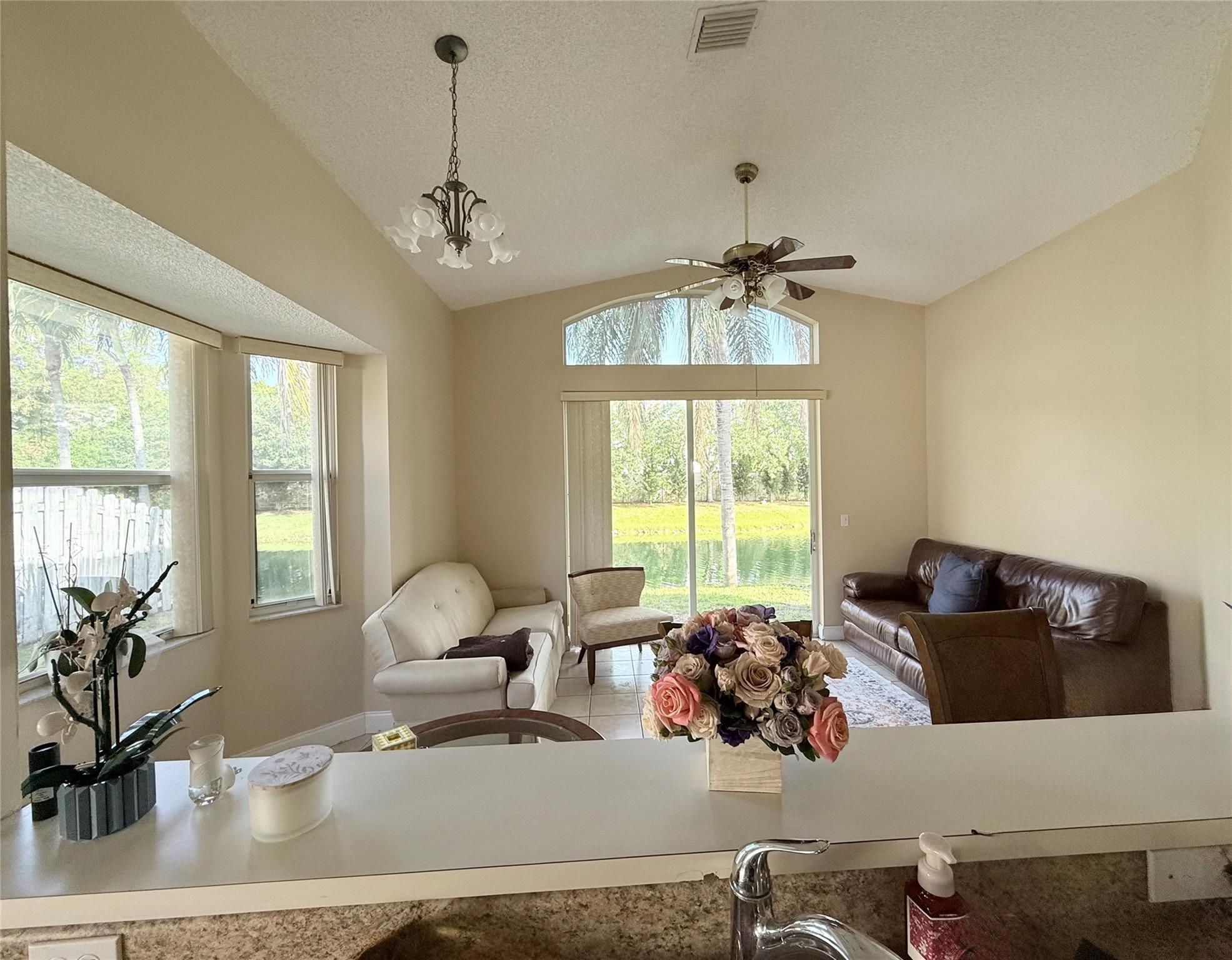 Listing photo 5 for 4965 SW 153rd Avenue Avenue, Davie, FL, 33331
