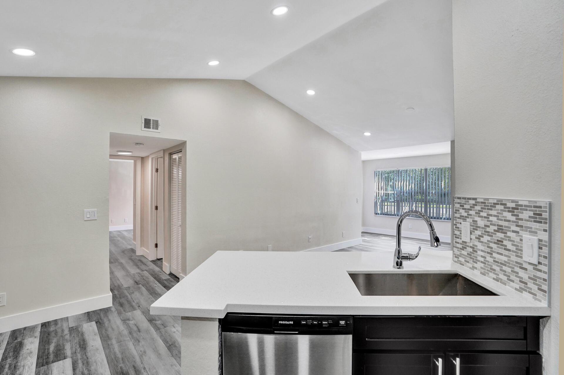 Listing photo 4 for Vista Isles