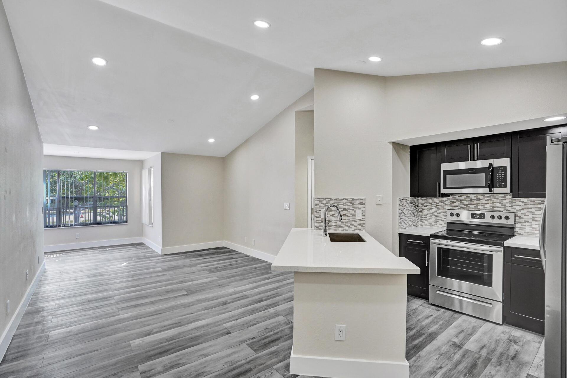 Listing photo 5 for Vista Isles