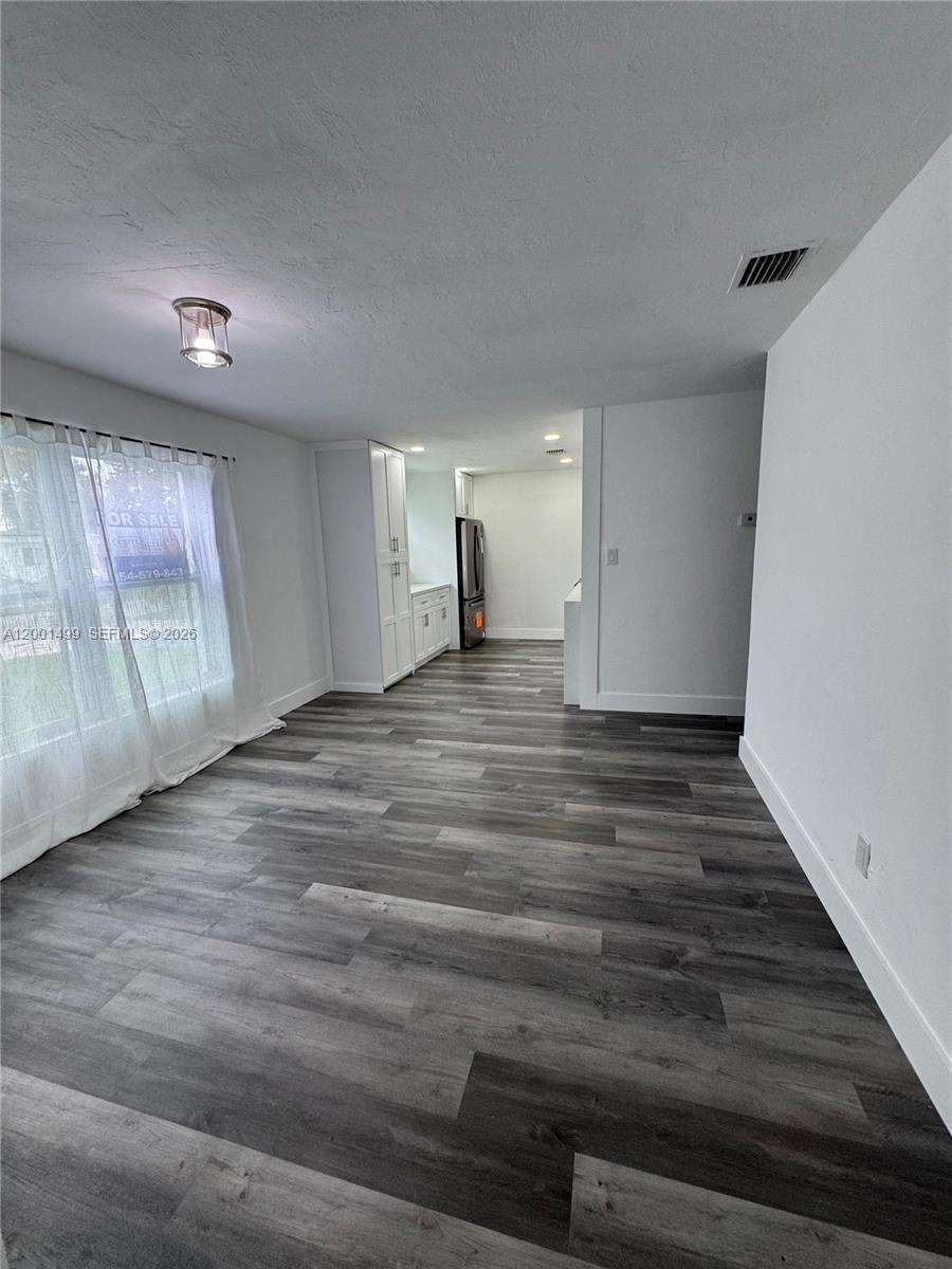 Listing photo 5 for 5611 SW 38th St, Davie, FL, 33314