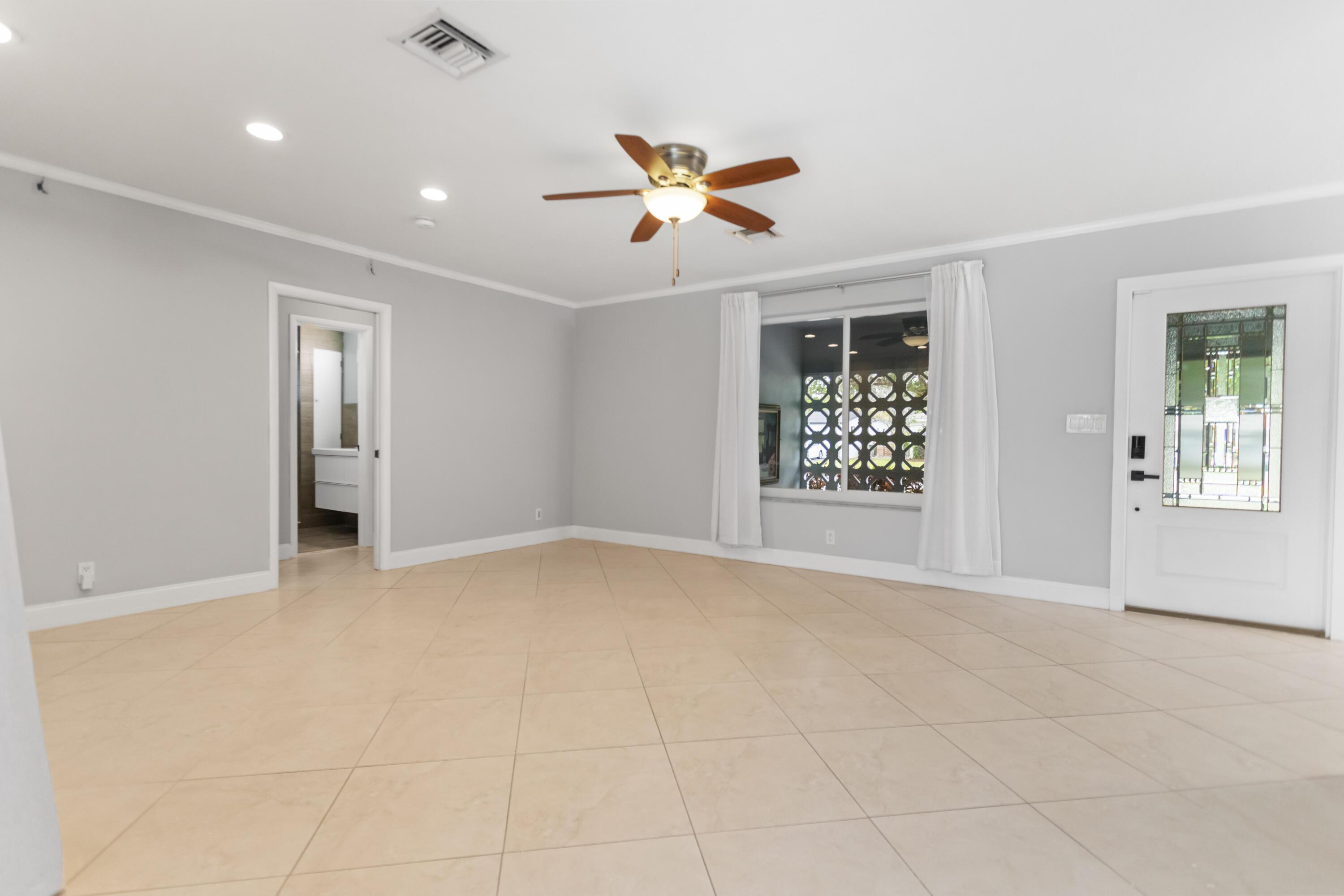 Listing photo 2 for 5281 SW 4th Court Court, Plantation, FL, 33317