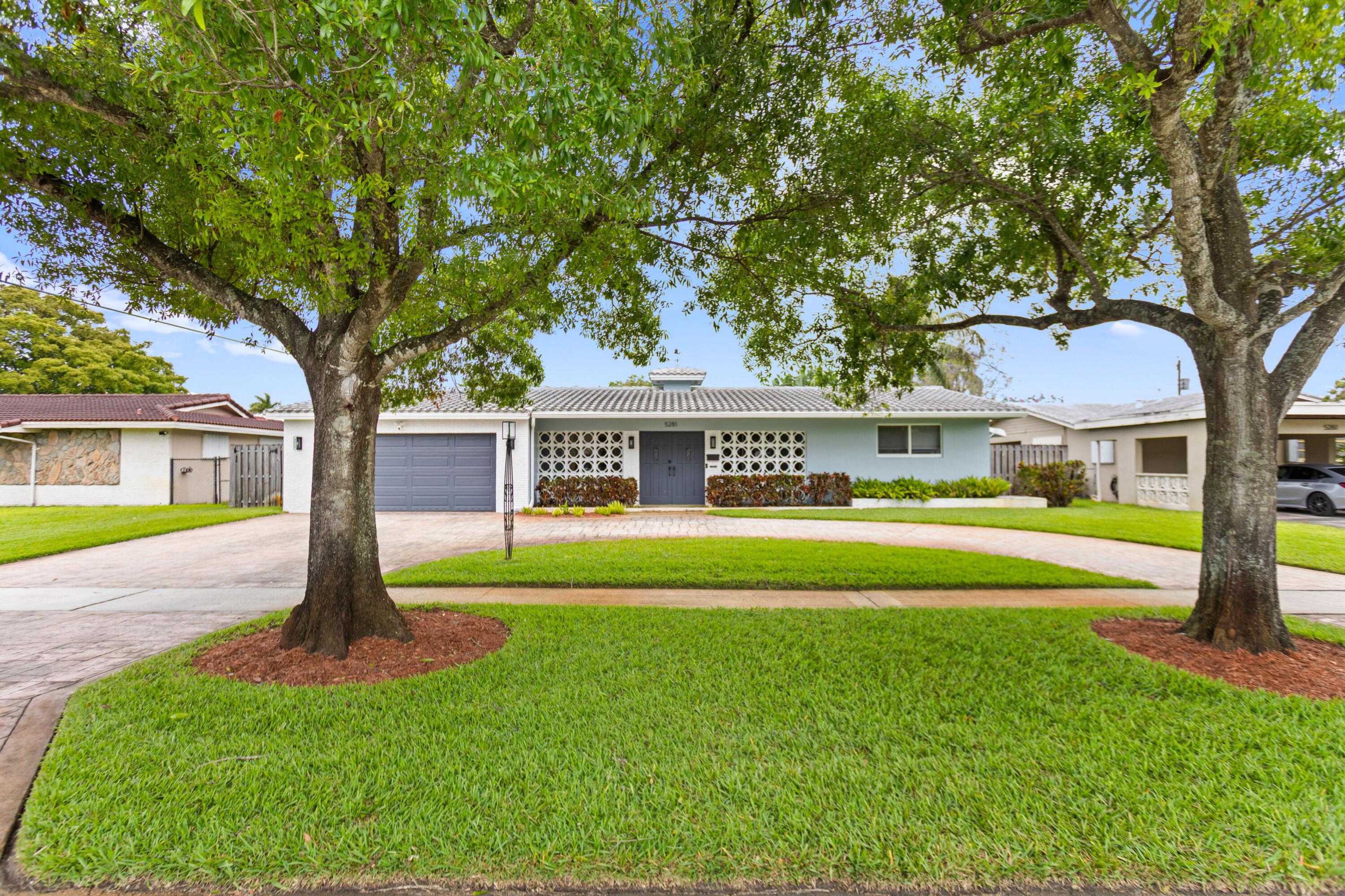 Listing photo 3 for 5281 SW 4th Court Court, Plantation, FL, 33317