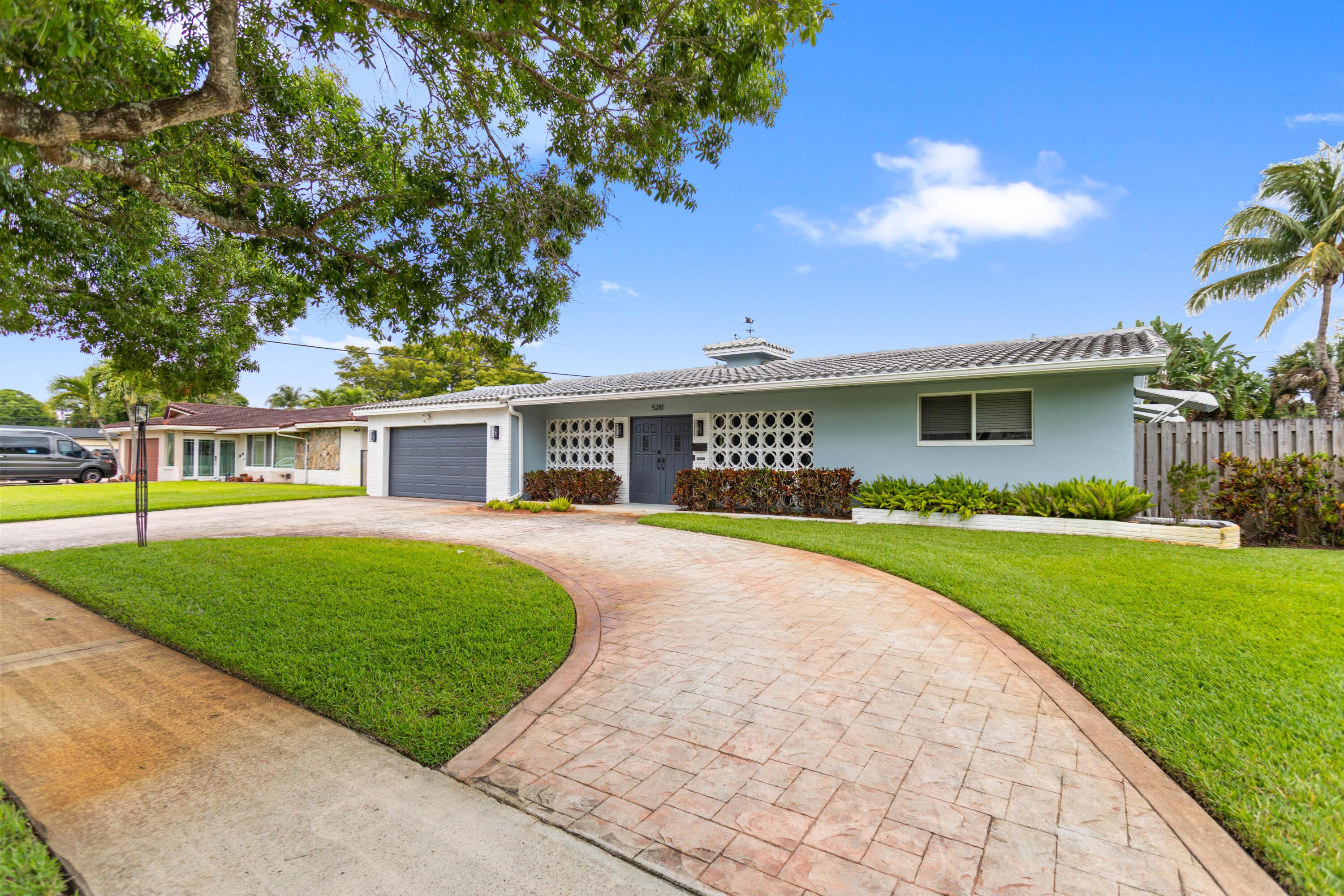 Listing photo 5 for 5281 SW 4th Court Court, Plantation, FL, 33317