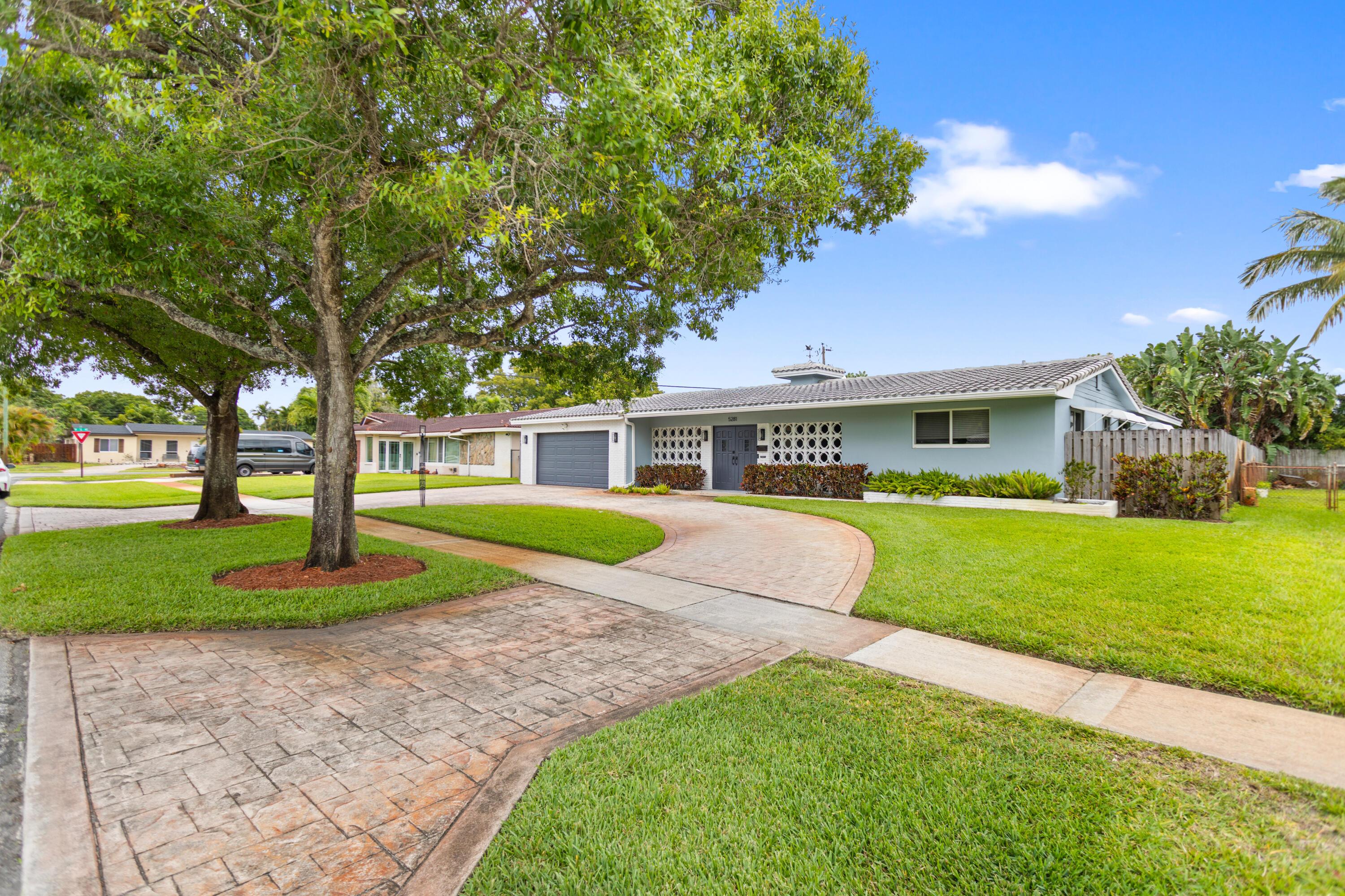 Listing photo 6 for 5281 SW 4th Court Court, Plantation, FL, 33317