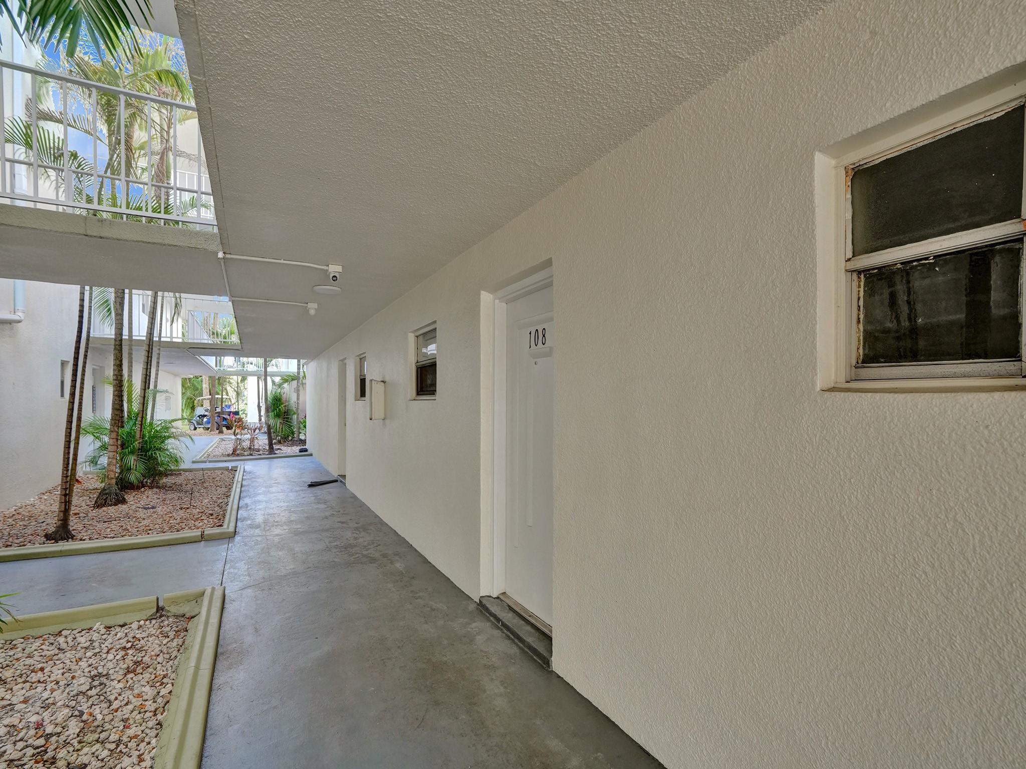 Listing photo 4 for 4205 N University Drive Drive Unit#108, Sunrise, FL, 33351