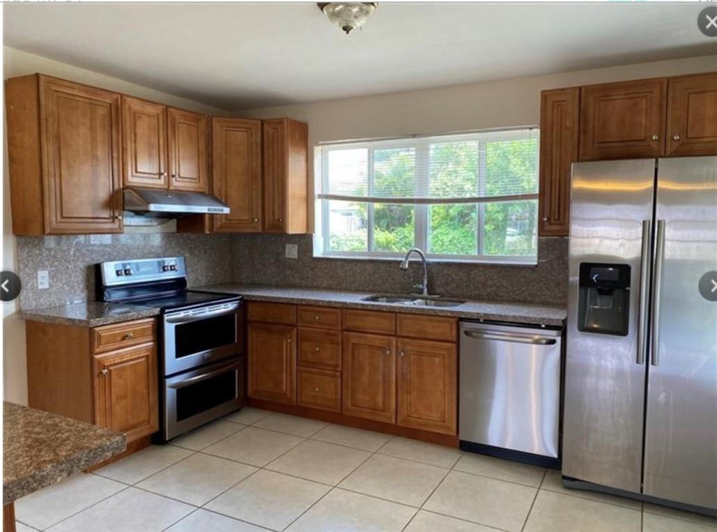 Listing photo 3 for 7821 NW 14th Street Street, Pembroke Pines, FL, 33024