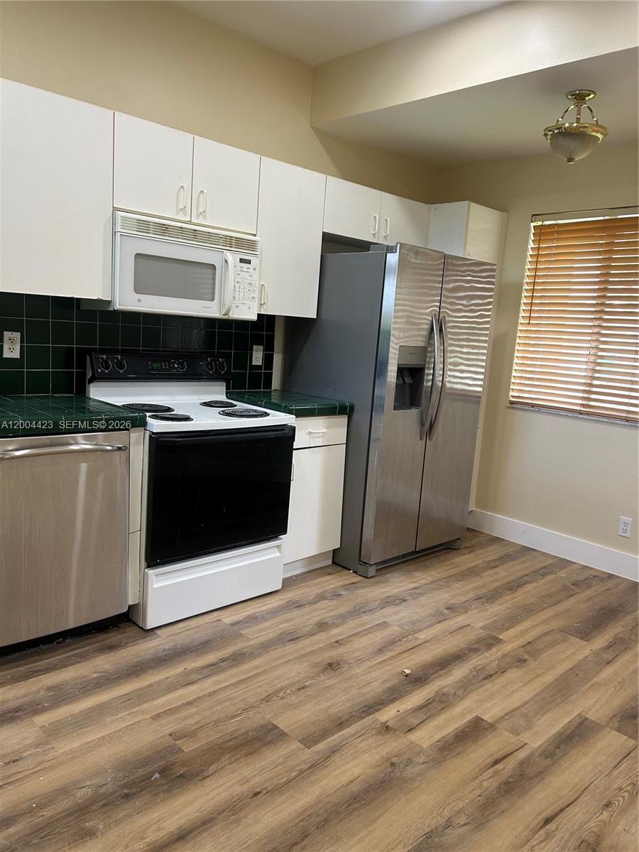 Listing photo 2 for 15851 SW 10th St Unit#15851, Pembroke Pines, FL, 33027