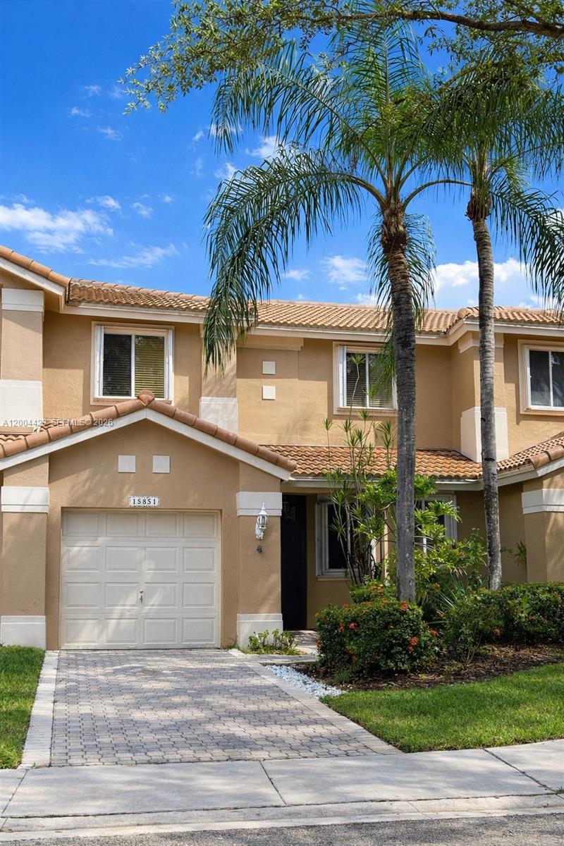 Listing photo 3 for 15851 SW 10th St Unit#15851, Pembroke Pines, FL, 33027