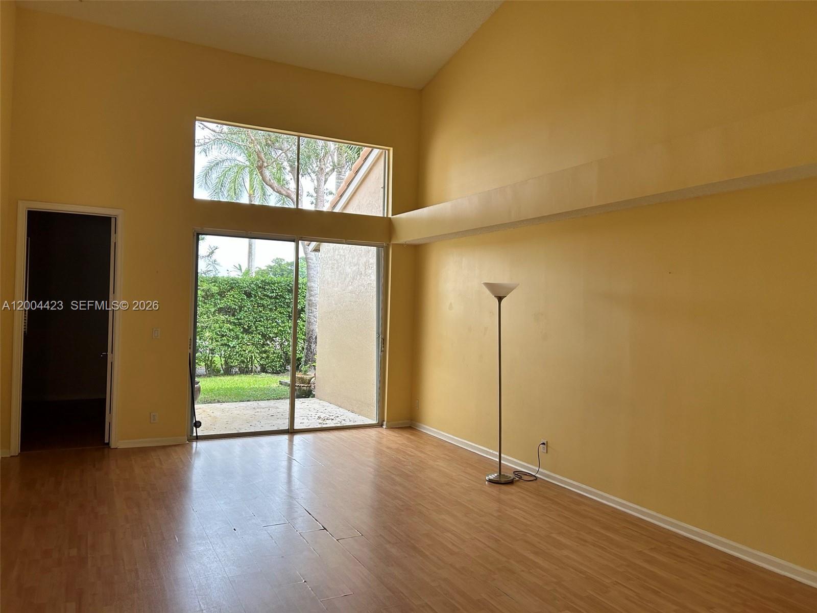 Listing photo 4 for 15851 SW 10th St Unit#15851, Pembroke Pines, FL, 33027