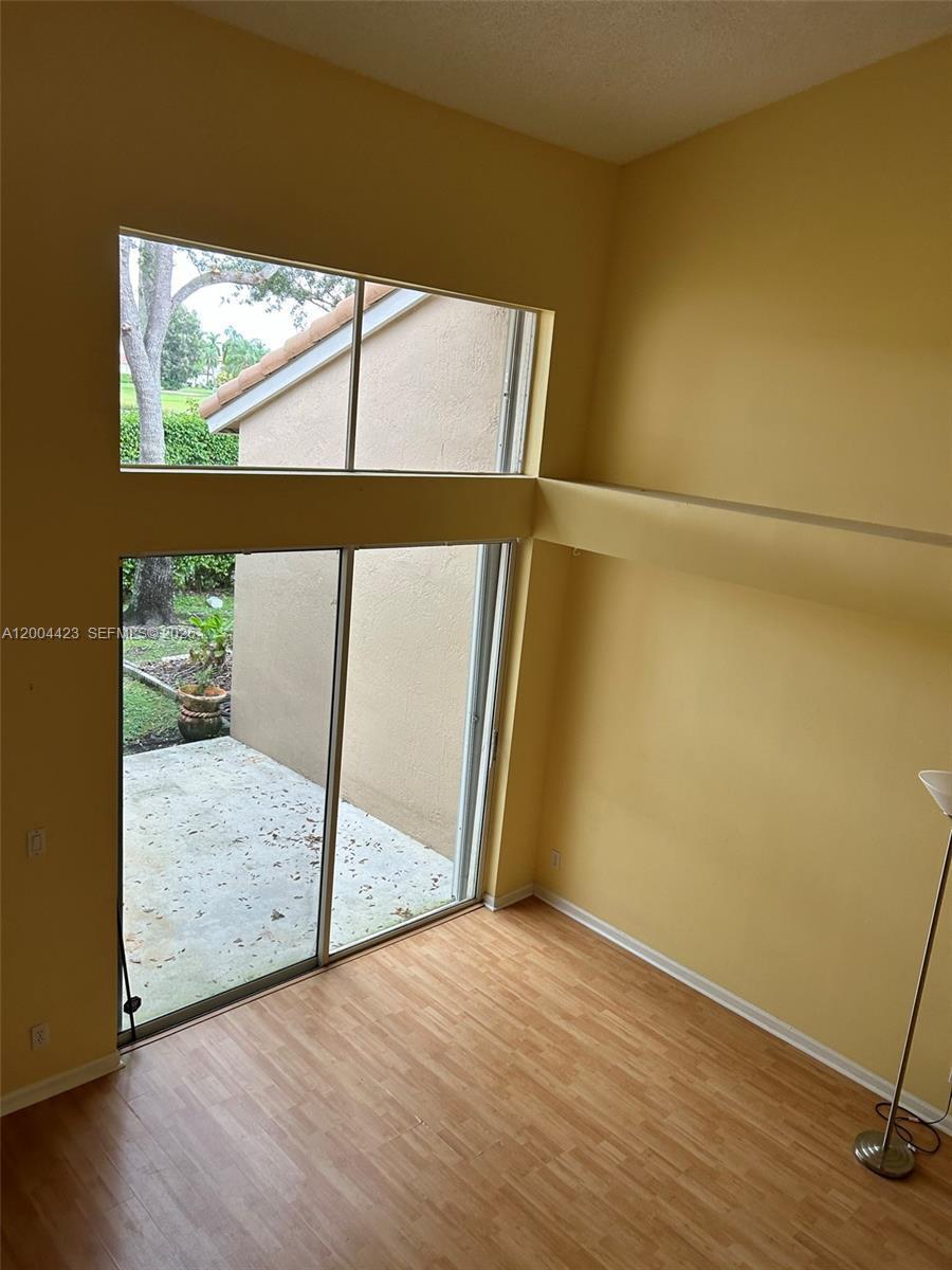 Listing photo 5 for 15851 SW 10th St Unit#15851, Pembroke Pines, FL, 33027