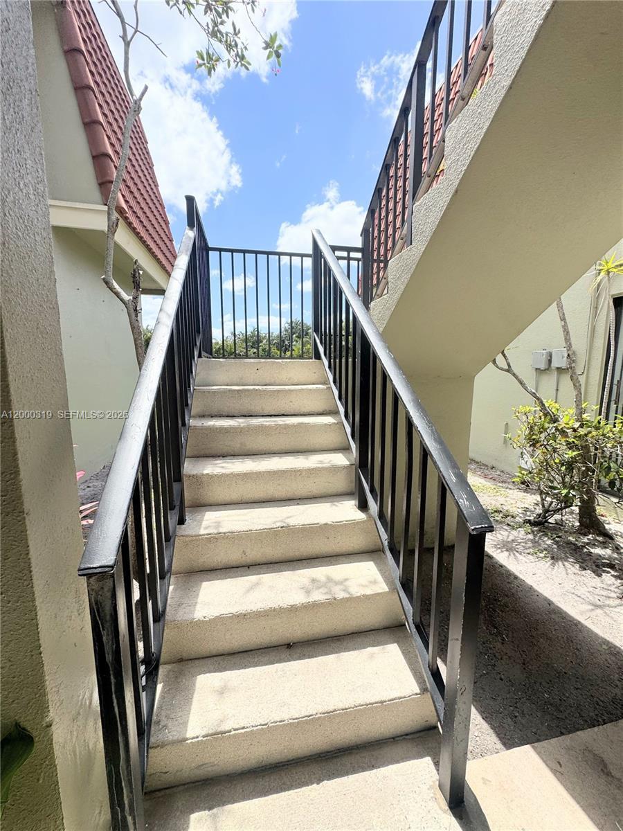 Listing photo 2 for 11352 Royal Palm Blvd Unit#11352, Coral Springs, FL, 33065